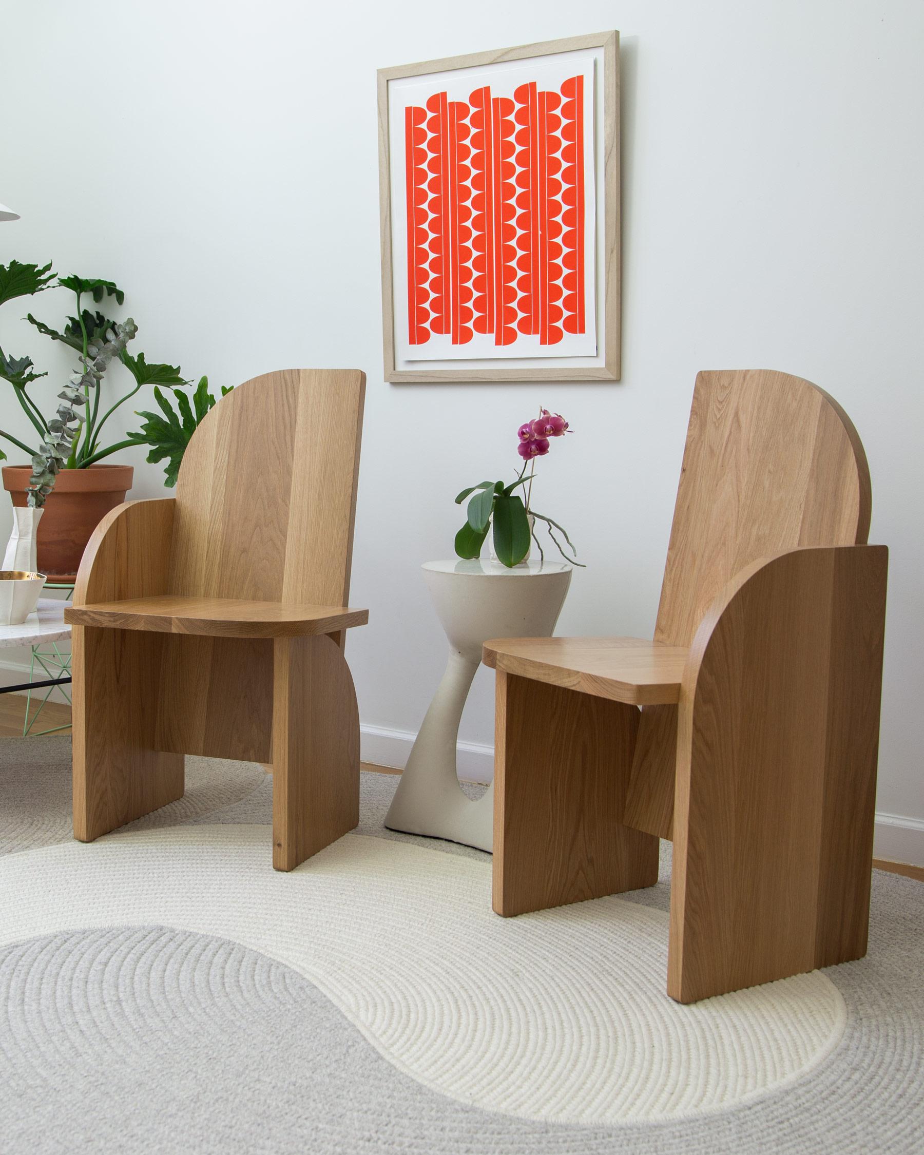 Moderne Paire de chaises d'appoint Bluff en bois massif, chêne blanc, chaise d'appoint sculpturale, sièges en vente
