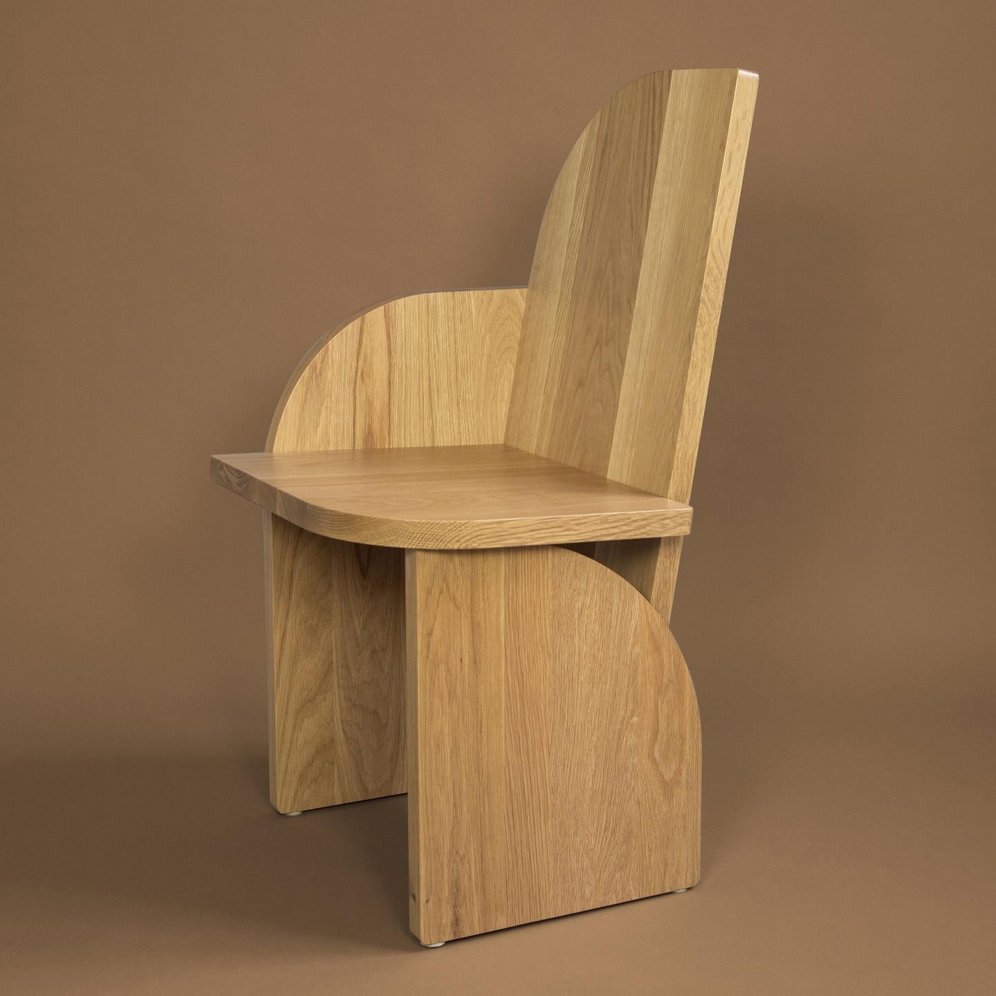 XXIe siècle et contemporain Paire de chaises d'appoint Bluff en bois massif, chêne blanc, chaise d'appoint sculpturale, sièges en vente