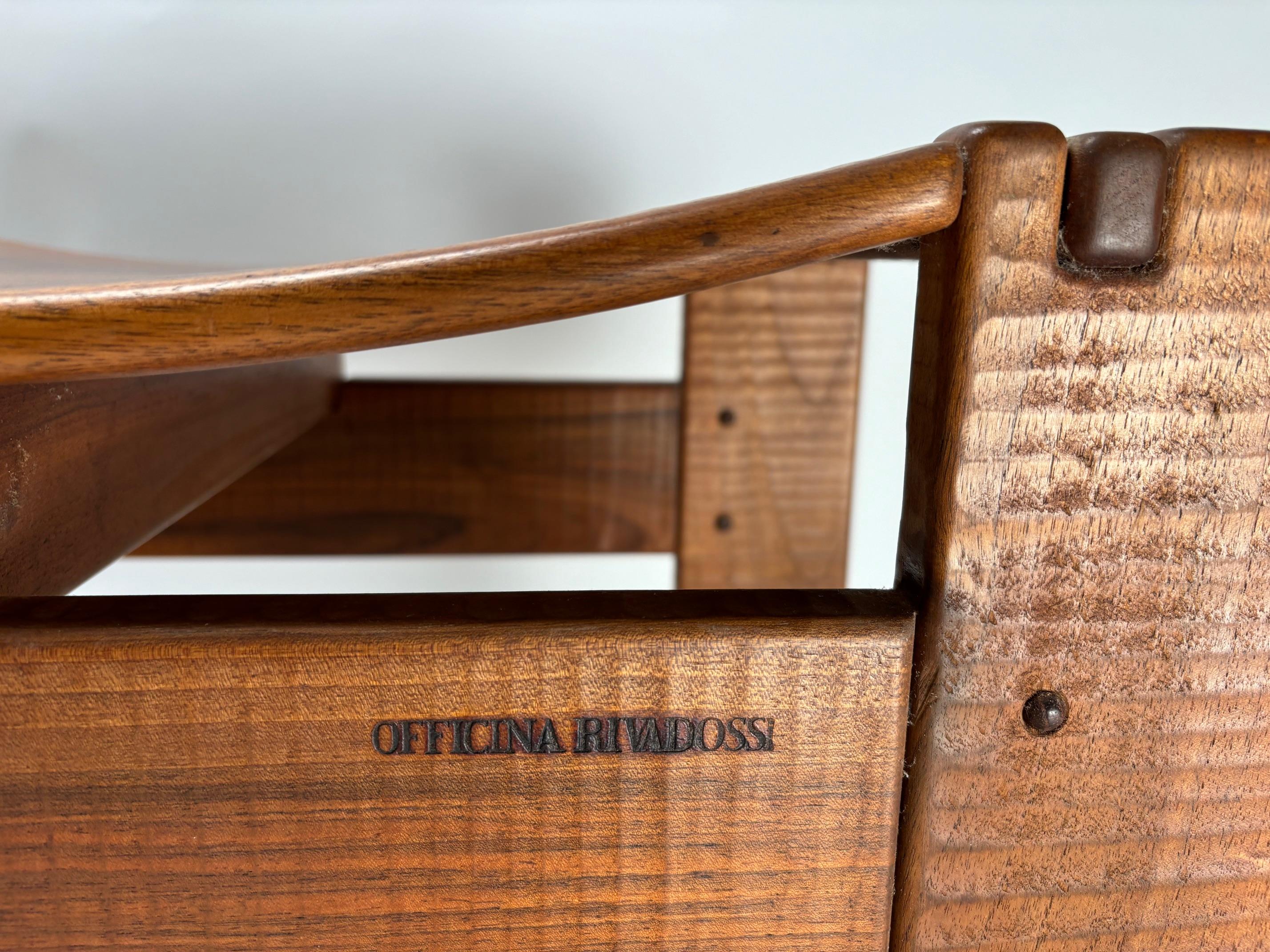 Legno Coppia di sgabelli in legno massiccio di Giuseppe Rivadossi per Officina Rivadossi, Italia in vendita