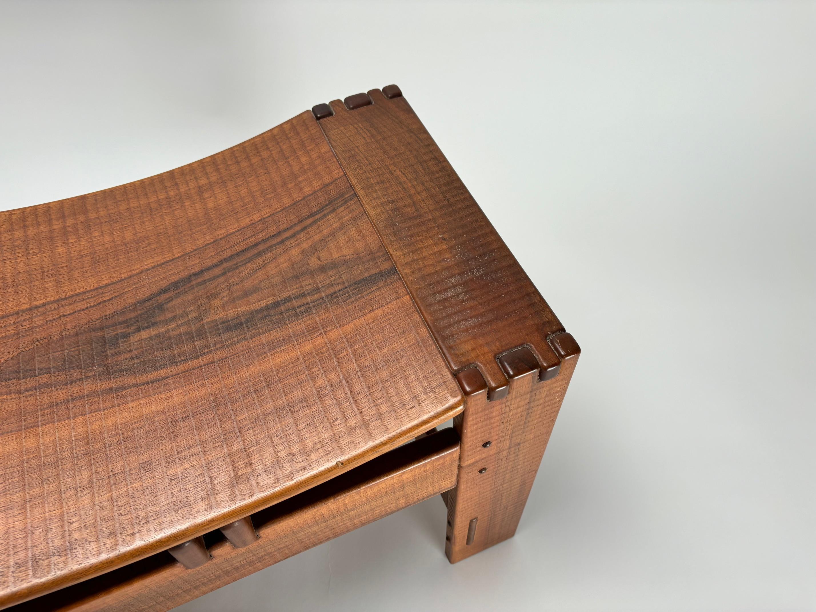 Coppia di sgabelli in legno massiccio di Giuseppe Rivadossi per Officina Rivadossi, Italia in vendita 1