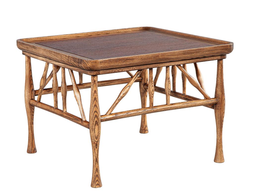 Pareja de mesas auxiliares de madera maciza de nogal y roble al estilo Frank Lloyd Wright en venta 1