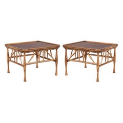 Pareja de mesas auxiliares de madera maciza de nogal y roble al estilo Frank Lloyd Wright