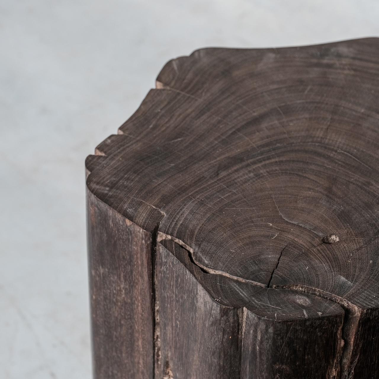 Paire de tables d'appoint Primitive Belgique en bois massif en vente 1