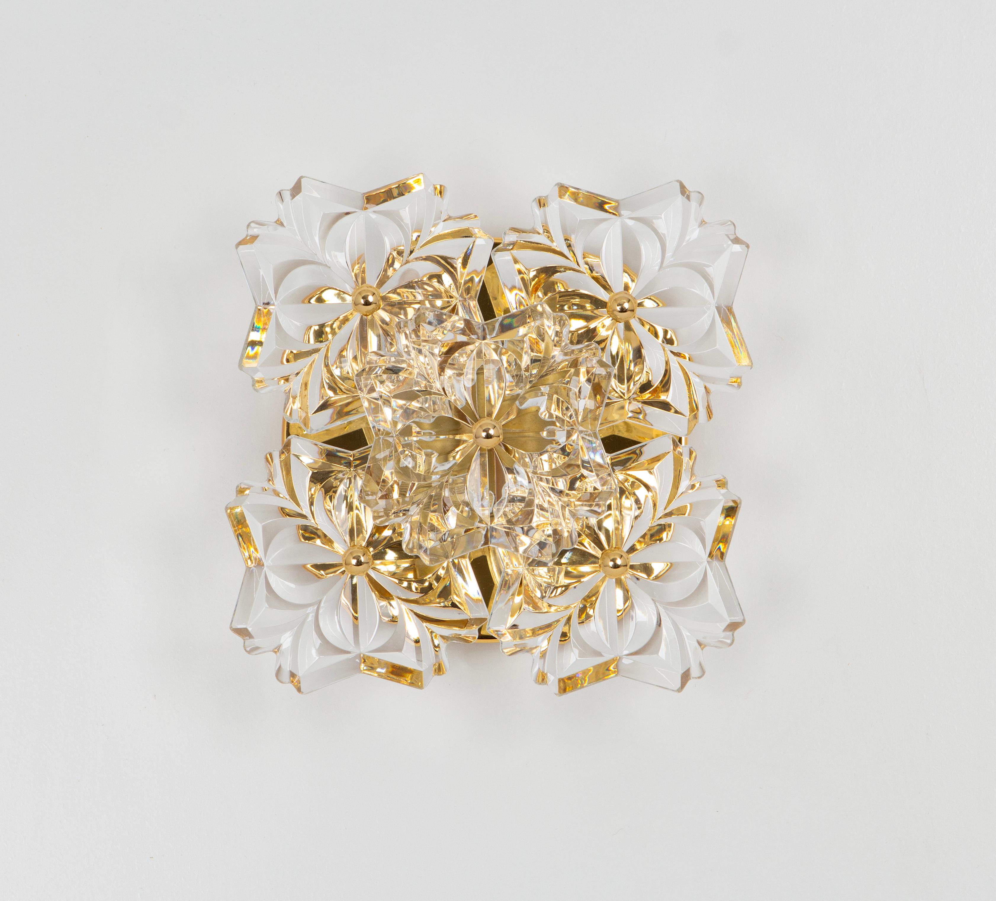 Mid-Century Modern Paire d'appliques Sölken en laiton doré et verre de cristal, Allemagne, années 1970 en vente