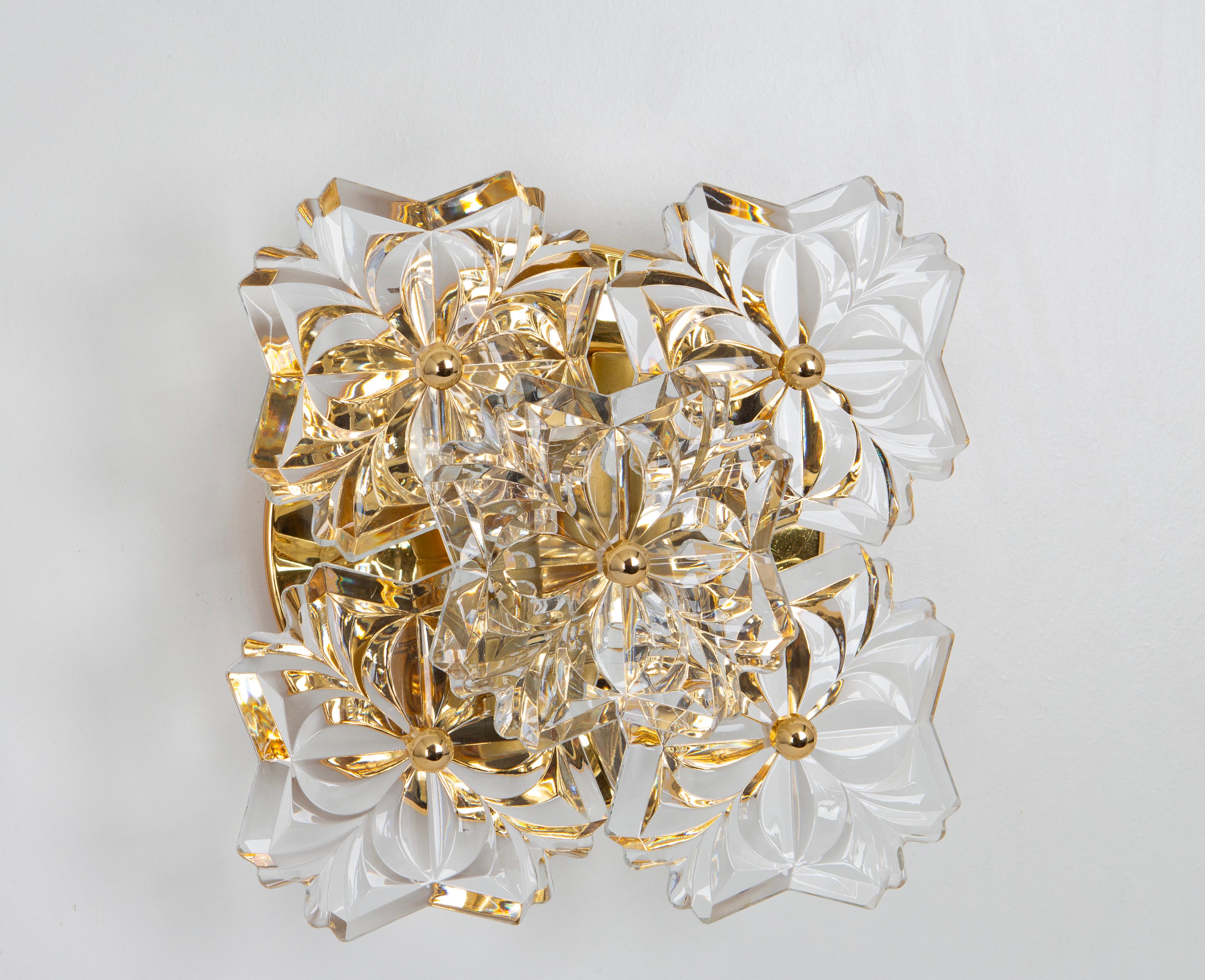 Paire d'appliques Sölken en laiton doré et verre de cristal, Allemagne, années 1970 Bon état - En vente à Aachen, NRW