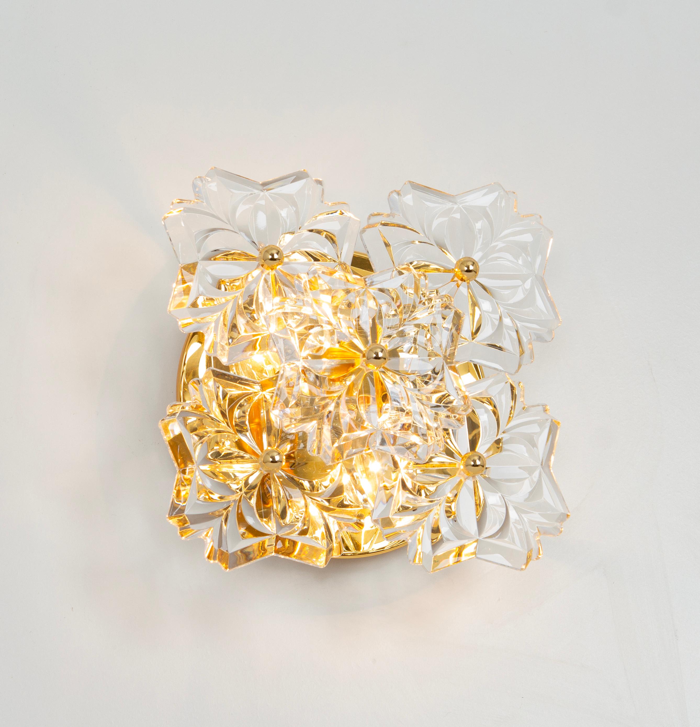 Paire d'appliques Sölken en laiton doré et verre de cristal, Allemagne, années 1970 en vente 1