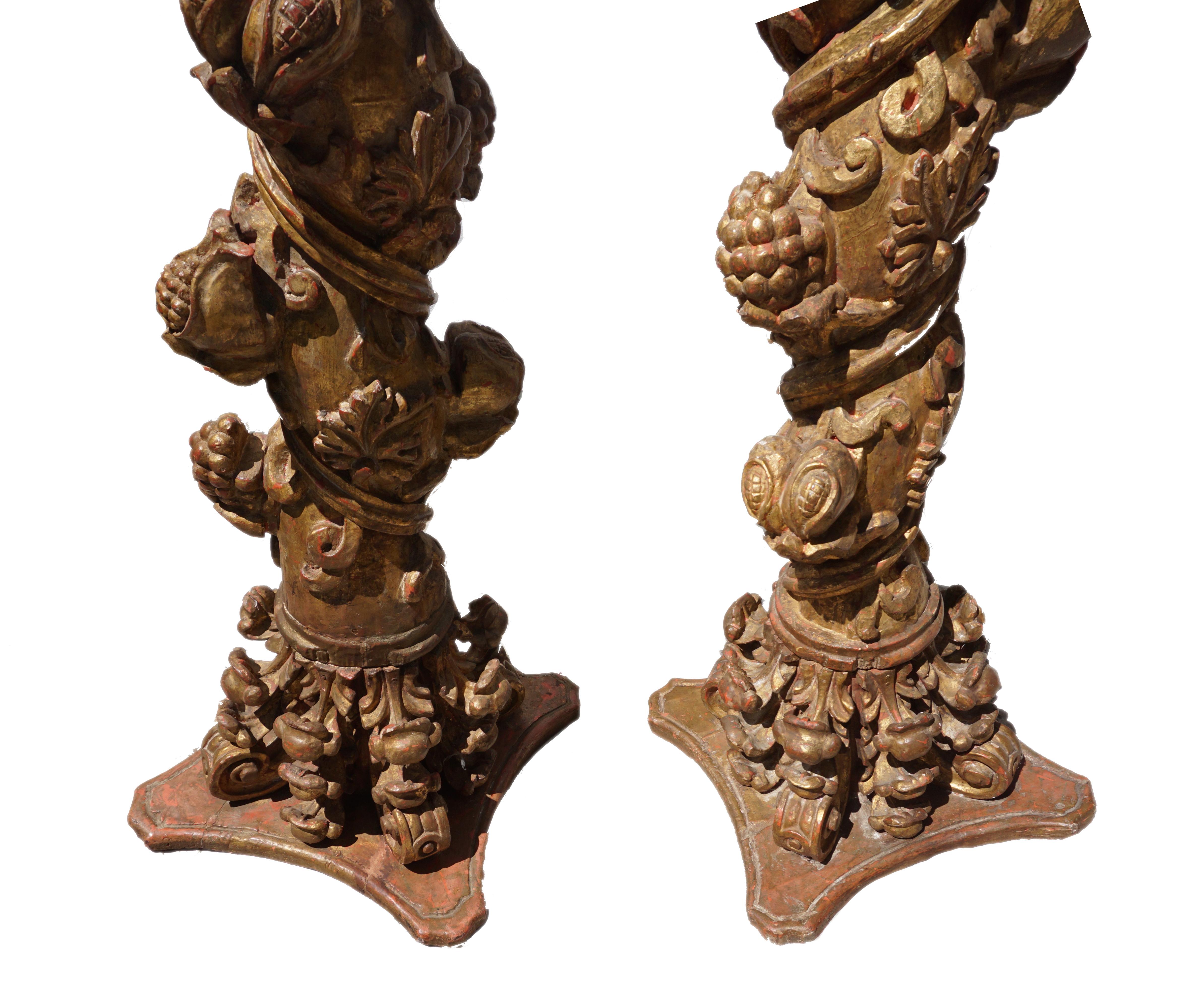 Une belle paire de colonnes Solomonic dorées du 18ème siècle.
 