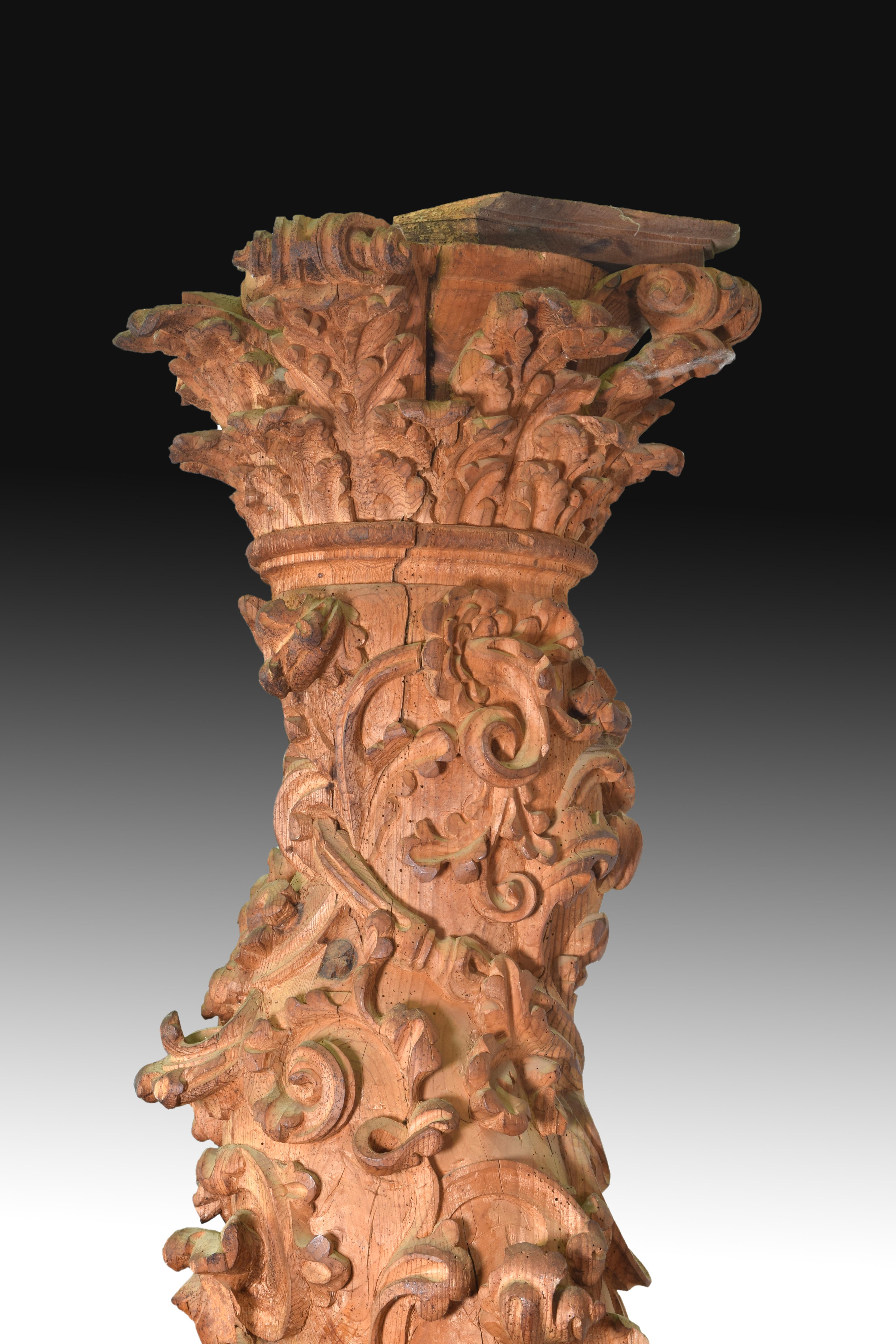 Pair of Solomonic Columns, Pinewood, 17th Century In Fair Condition For Sale In Madrid, ES
