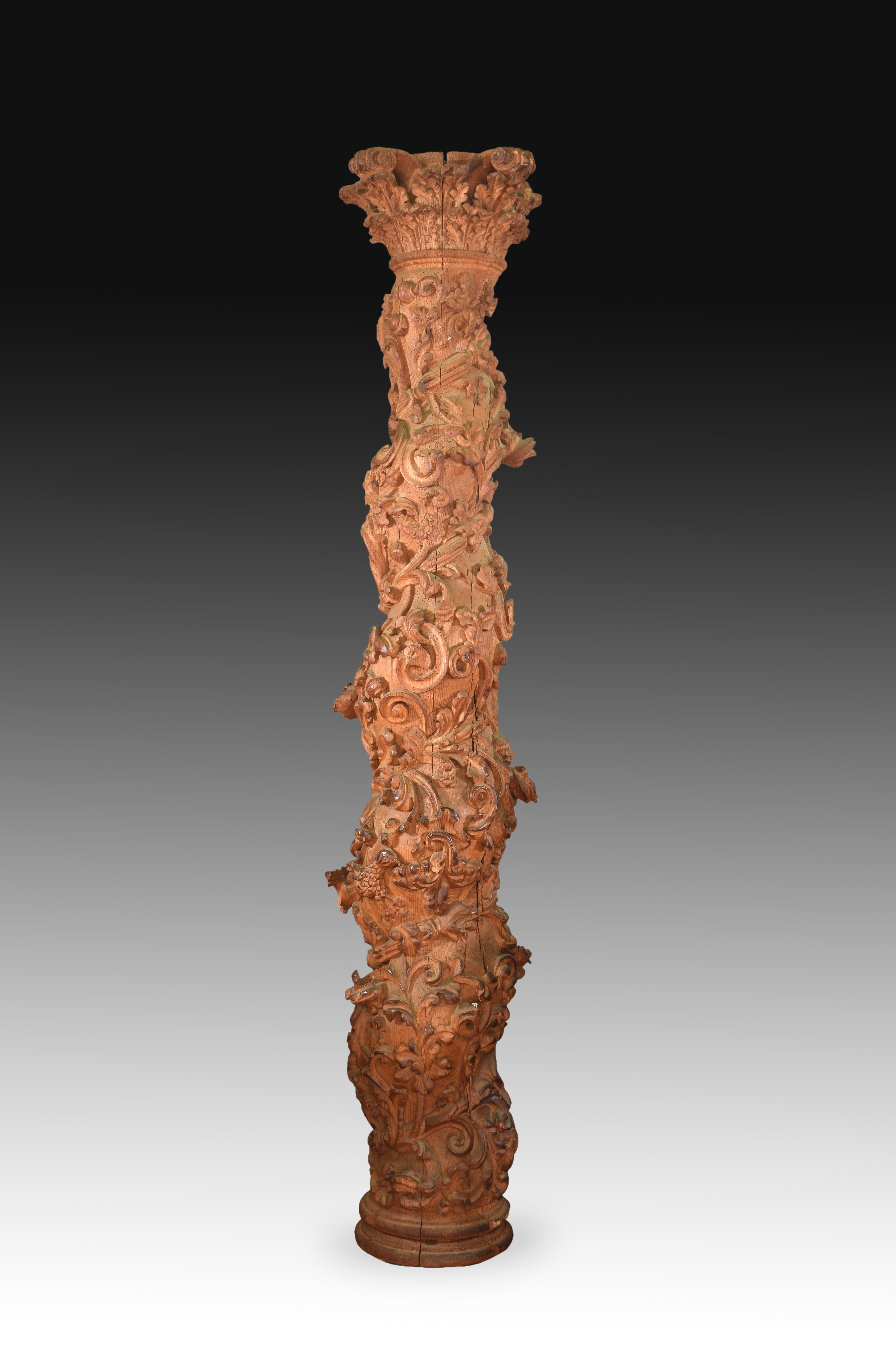 European Pair of Solomonic Columns, Pinewood, 17th Century For Sale