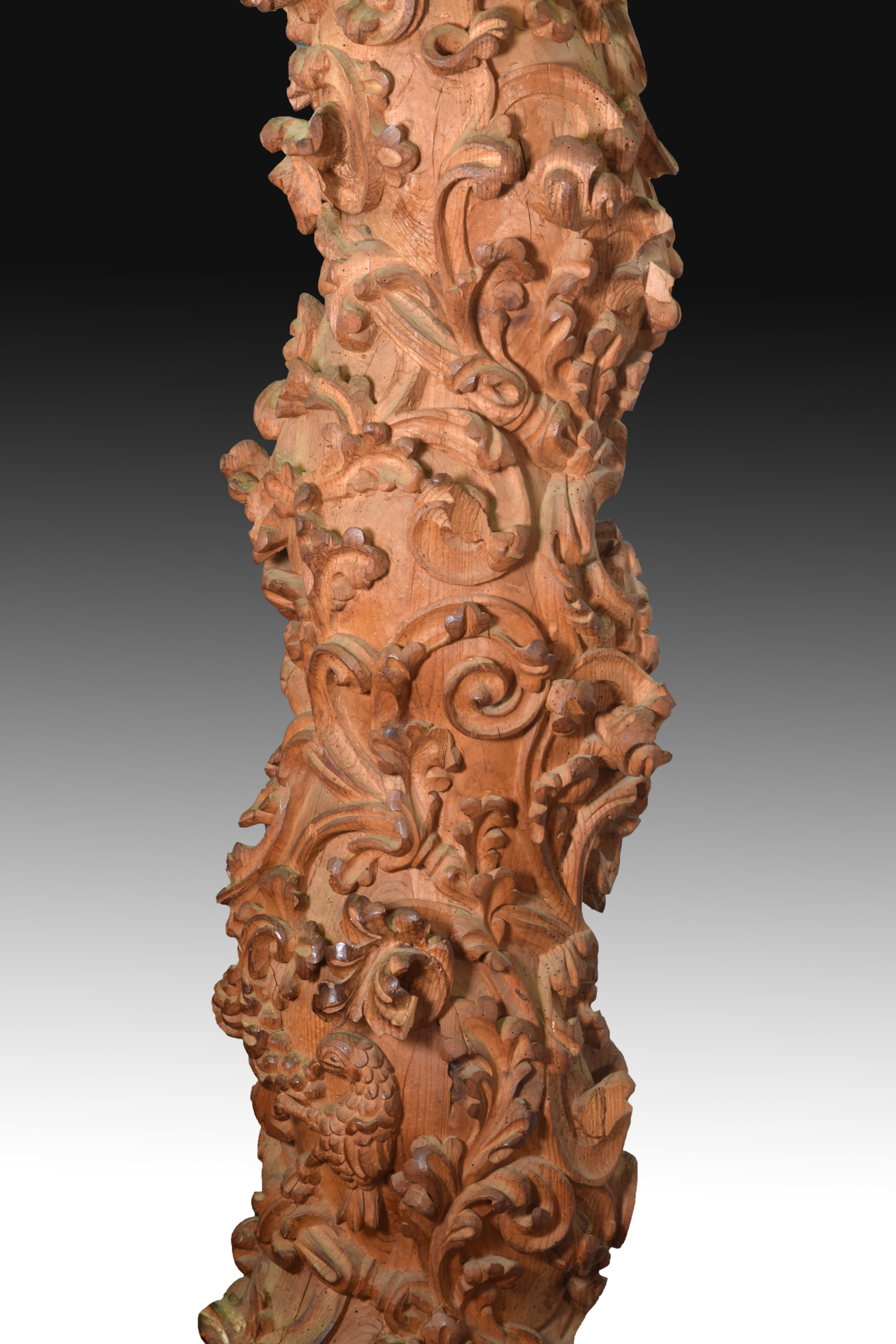 Pair of Solomonic Columns, Pinewood, 17th Century For Sale 2