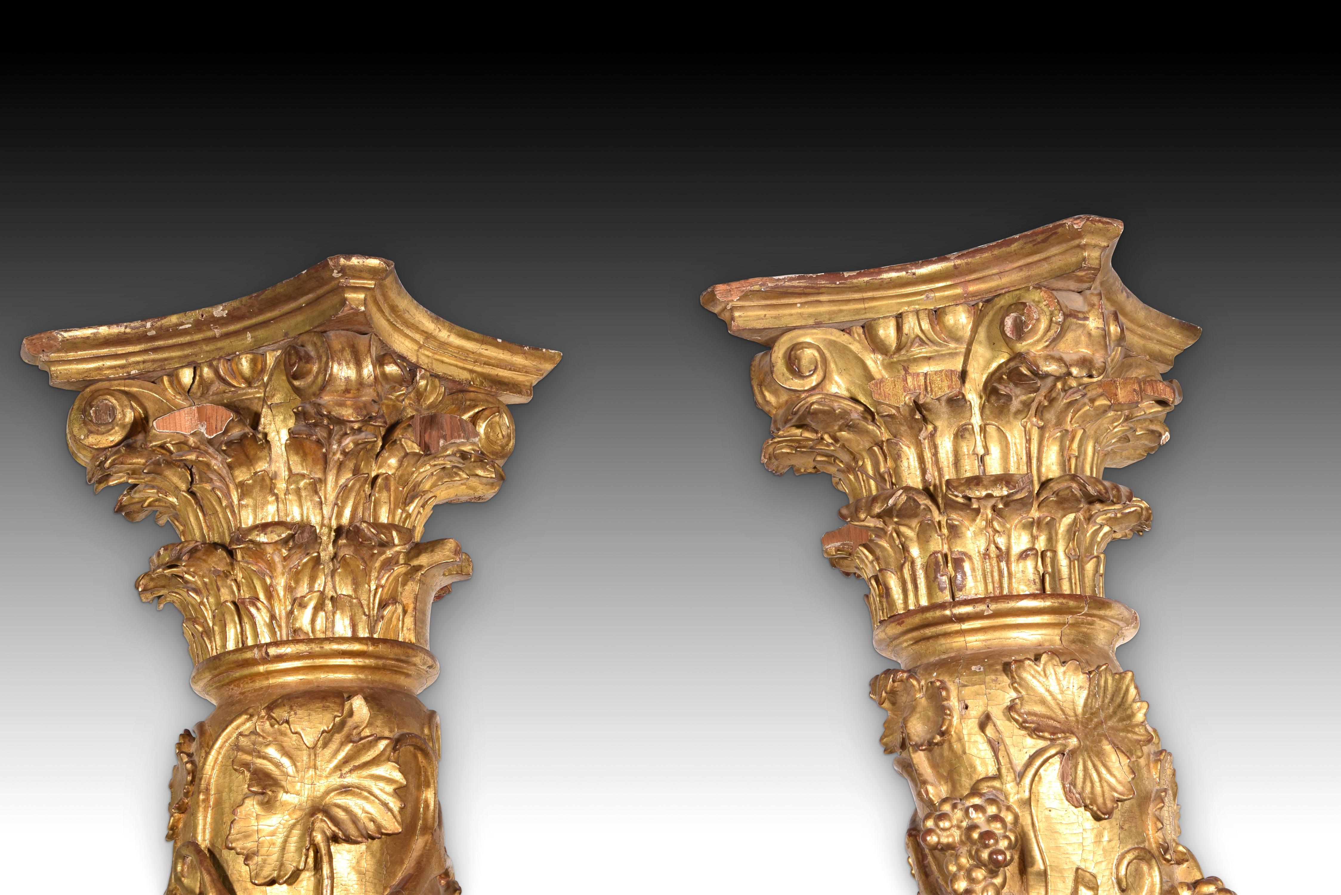 Baroque Pair of solomonic columns. Wood. Spain, circa second half 17th century. For Sale