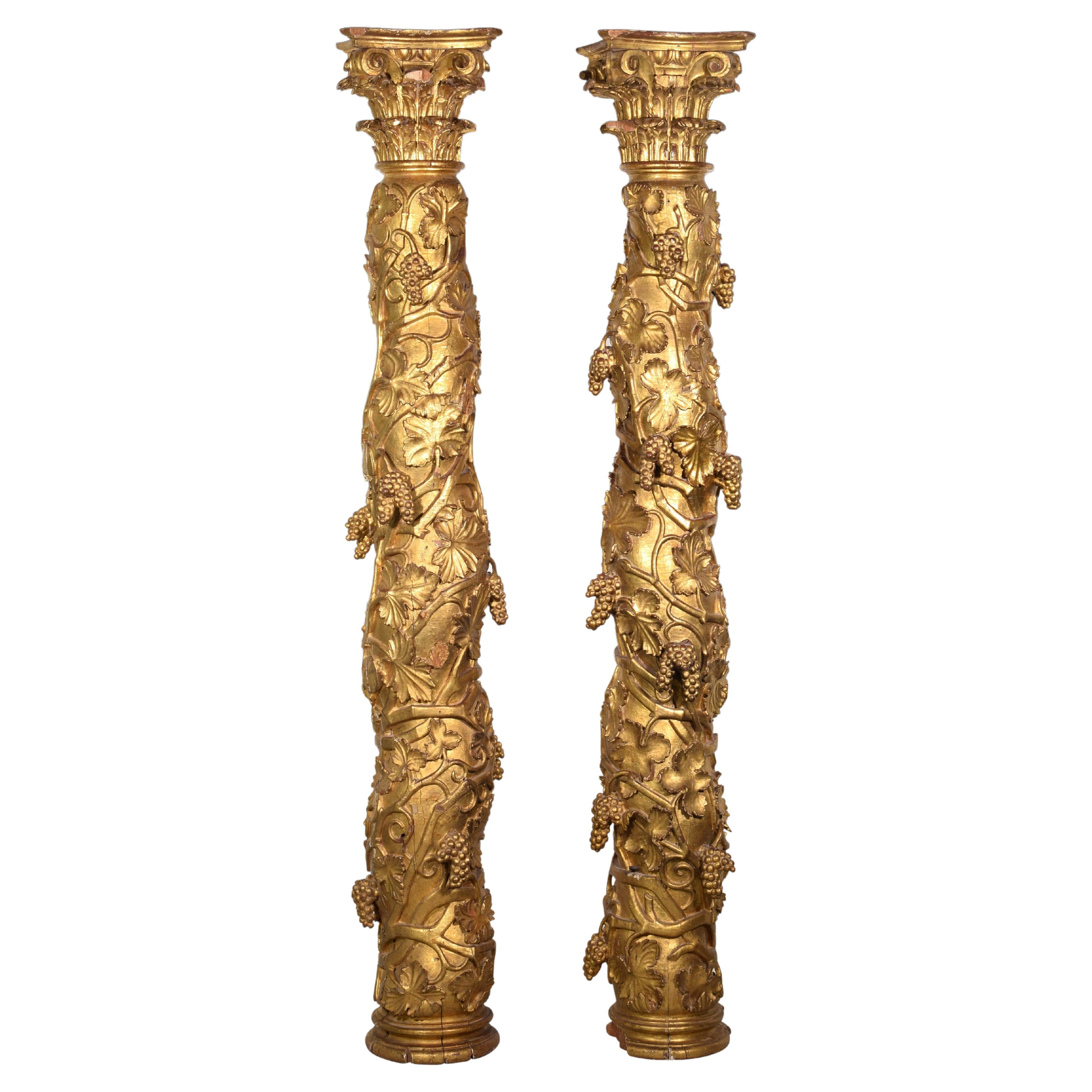 Paire de colonnes solomoniques Le bois. Espagne, vers la seconde moitié du XVIIe siècle. en vente