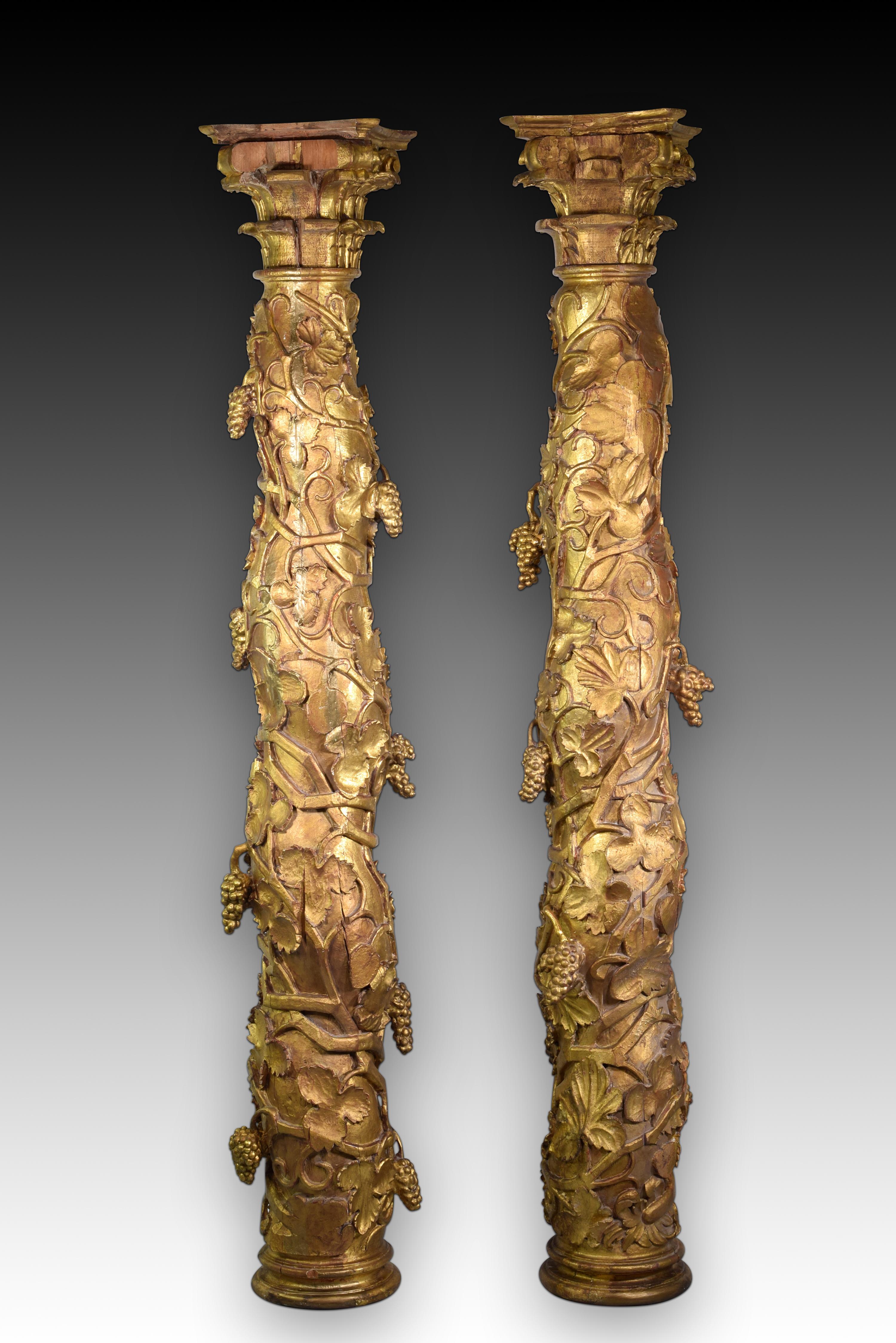 Solomonic pair of columns. Carved and polychrome wood. Spanish school, 18th century. 
A pair of twisted columns with classicist-style bases and capitals that also feature a series of stems with vine leaves and bunches of grapes on the shaft,