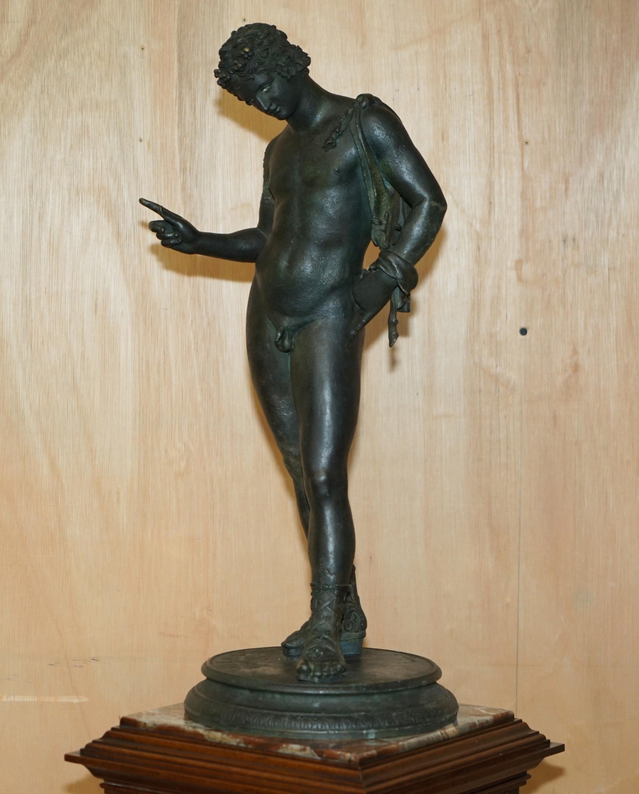 PAIR OF SOMMER FOUNDRY NARCISSUS & VENUS CALLIPYGIAN BRONZE STATUES & PEDESTALSs For Sale 6