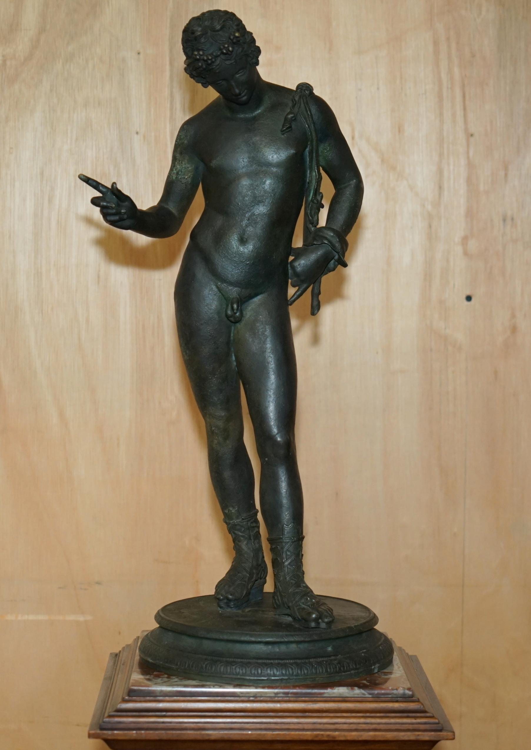 PAIR OF SOMMER FOUNDRY NARCISSUS & VENUS CALLIPYGIAN BRONZE STATUES & PEDESTALSs For Sale 7