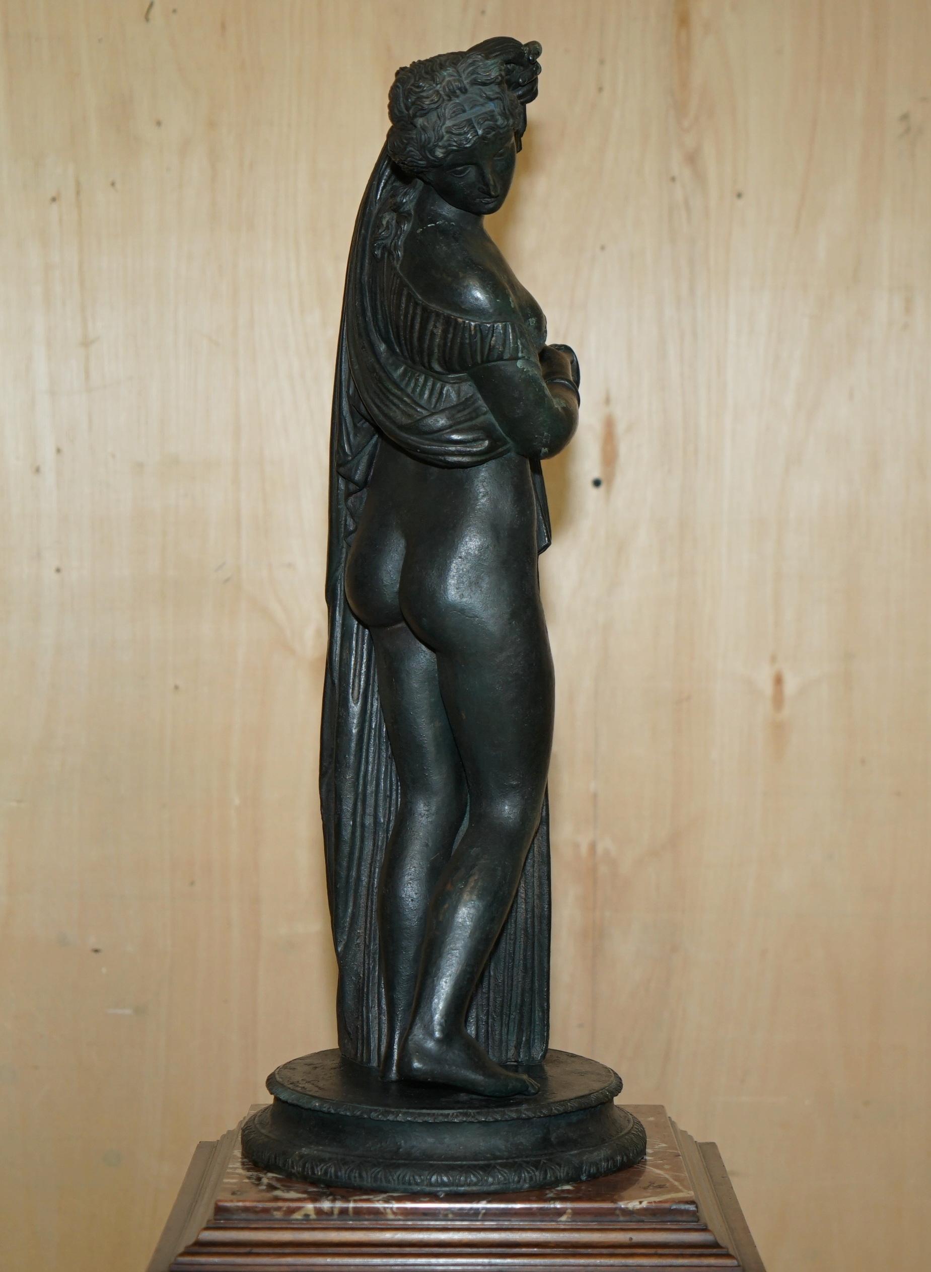 PAIR OF SOMMER FOUNDRY NARCISSUS & VENUS CALLIPYGIAN BRONZE STATUES & PEDESTALSs In Good Condition For Sale In West Sussex, Pulborough