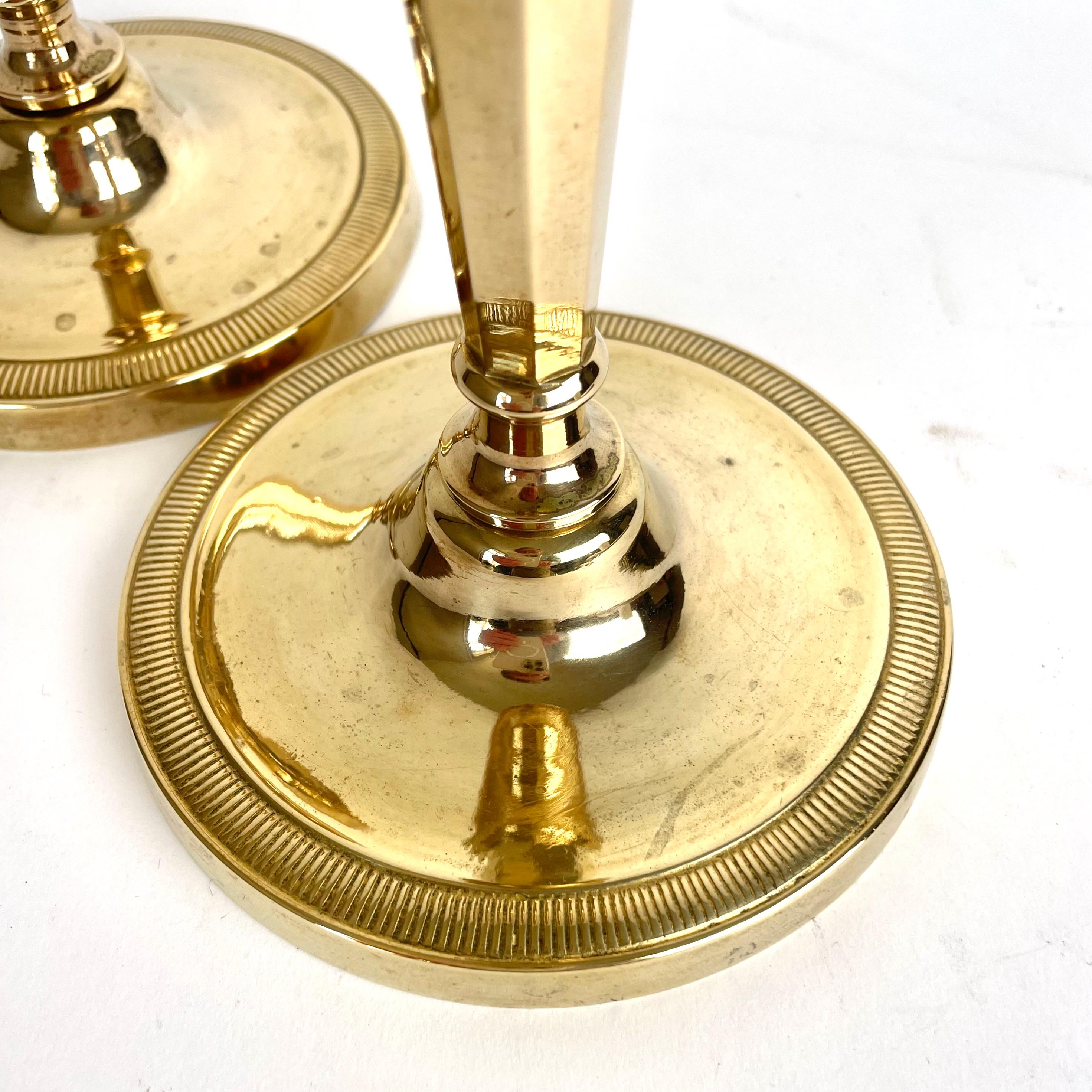 Pair of Sophisticated Gilt Bronze Candlesticks, Directoire circa 1795 In Good Condition For Sale In Knivsta, SE