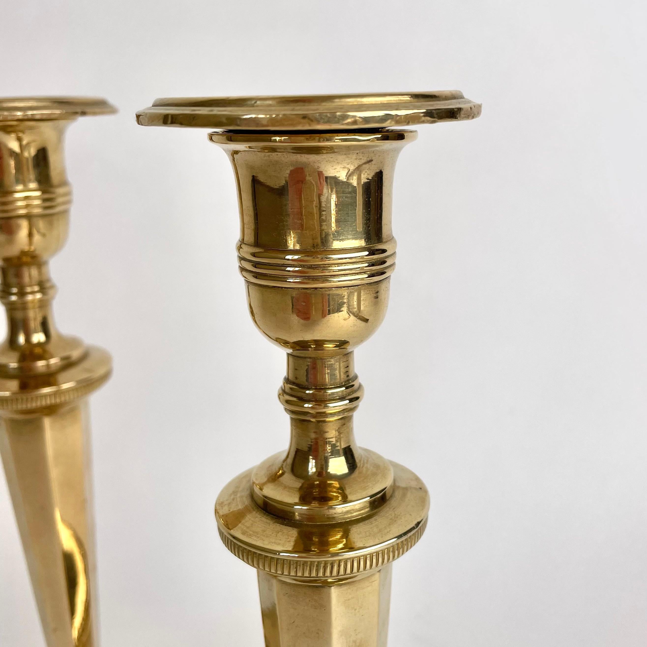 Pair of Sophisticated Gilt Bronze Candlesticks, Directoire circa 1795 For Sale 1