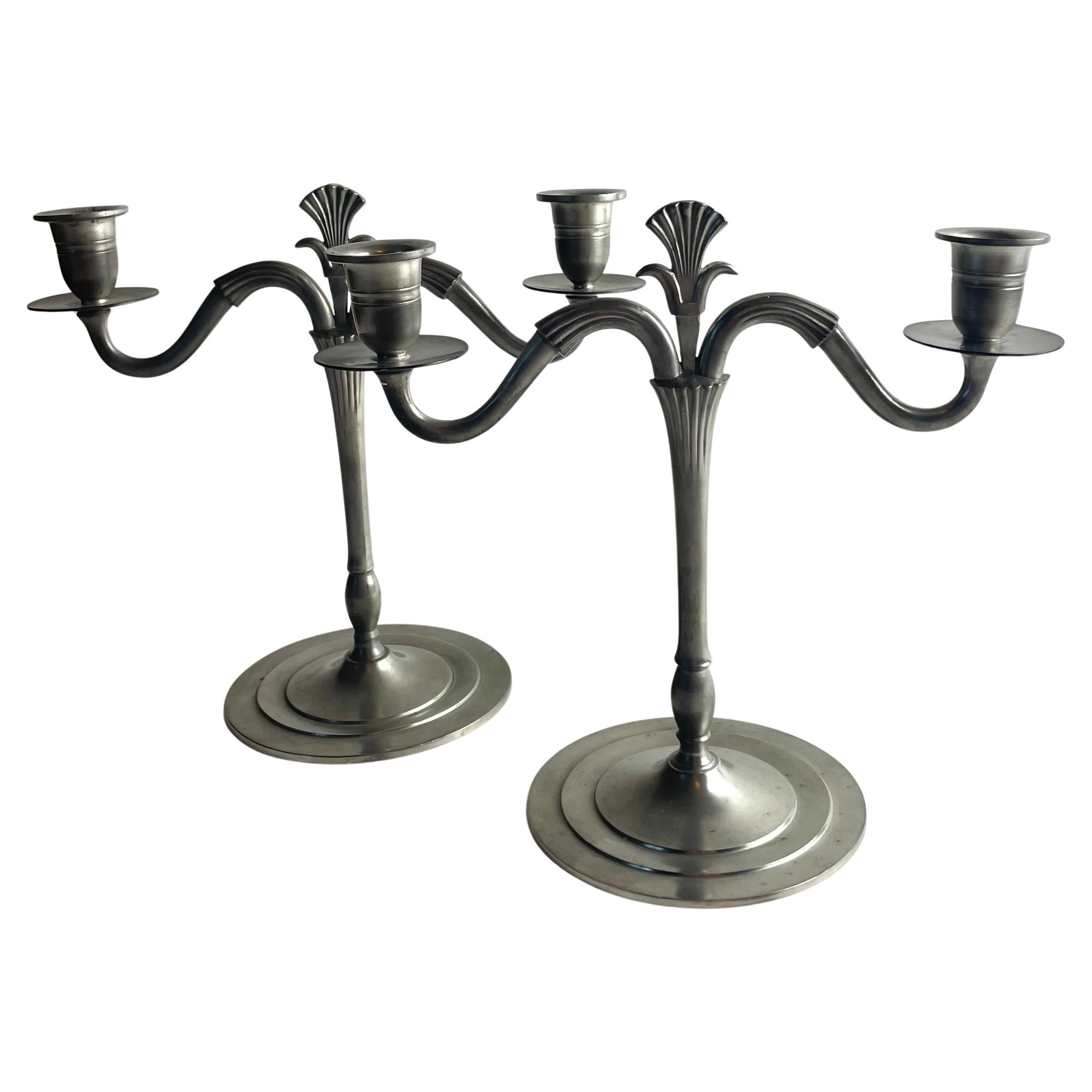 Coppia di sofisticati candelabri in peltro, Swedish Grace, 1931 in vendita