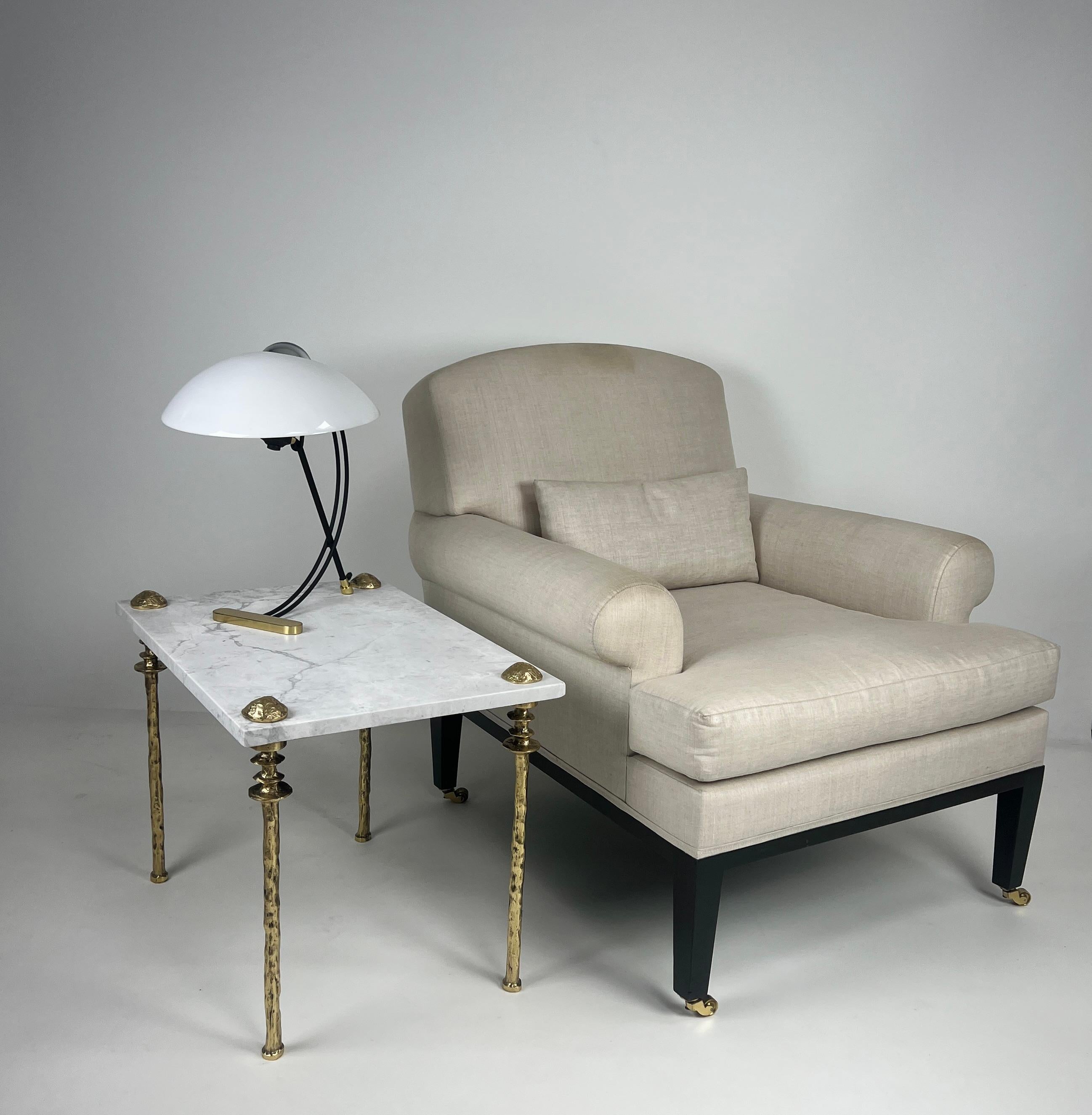 Moderno Coppia di tavolini Sorgue, bronzo dorato - di Bourgeois Boheme Atelier in vendita