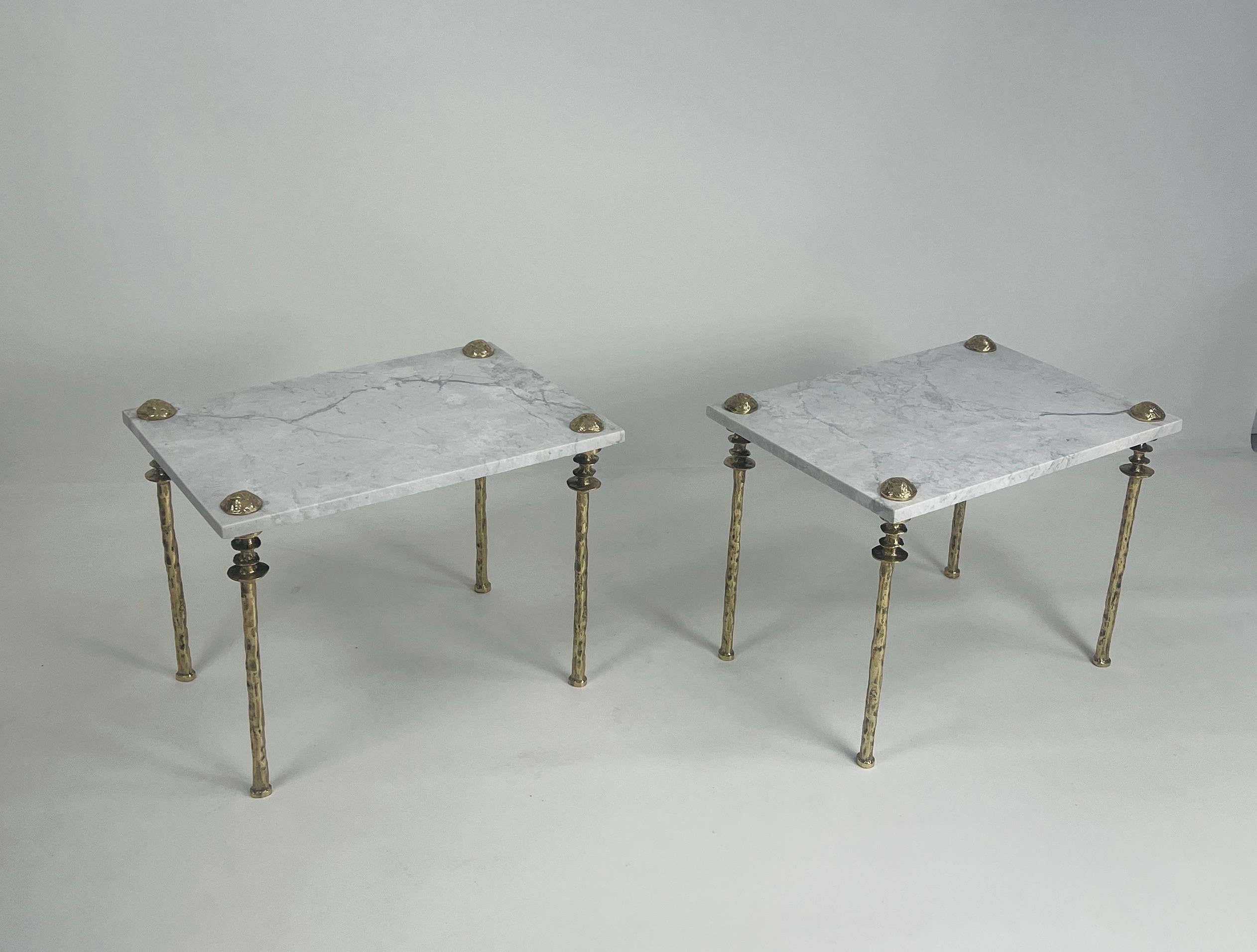 XXI secolo e contemporaneo Coppia di tavolini Sorgue, bronzo dorato - di Bourgeois Boheme Atelier in vendita