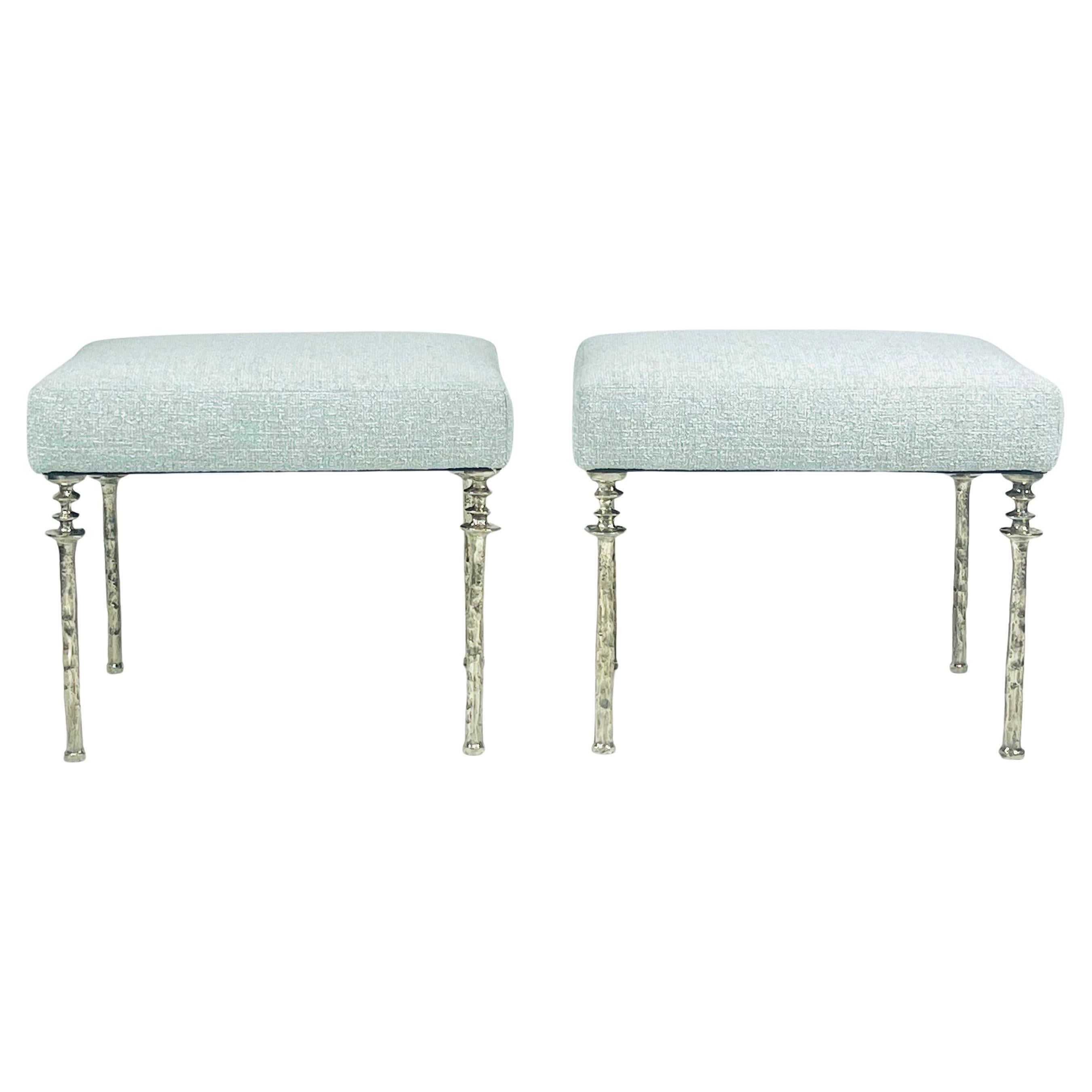 Coppia di sgabelli “Sorgue” dell’Atelier Bourgeois Boheme con gambe in bronzo argentato