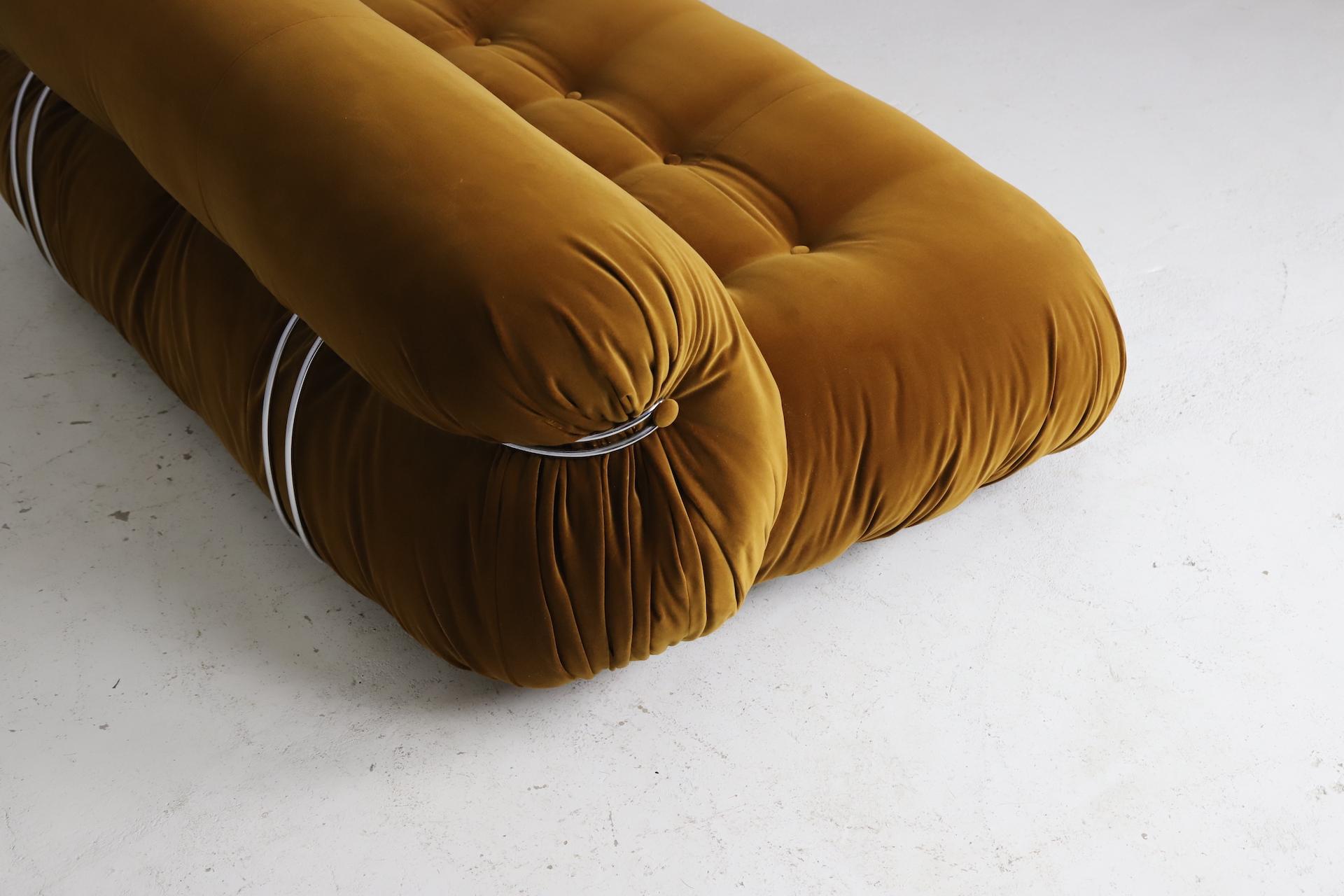 Velvet Pair of 'Soriana' sofas by Afra & Tobia Scarpa in Pierre Frey velvet, Italy 1969