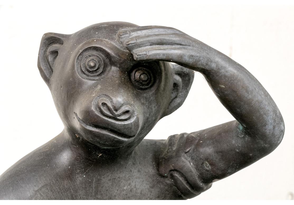 Coppia di figure di scimmie in bronzo fuso dell'Asia meridionale in vendita 2