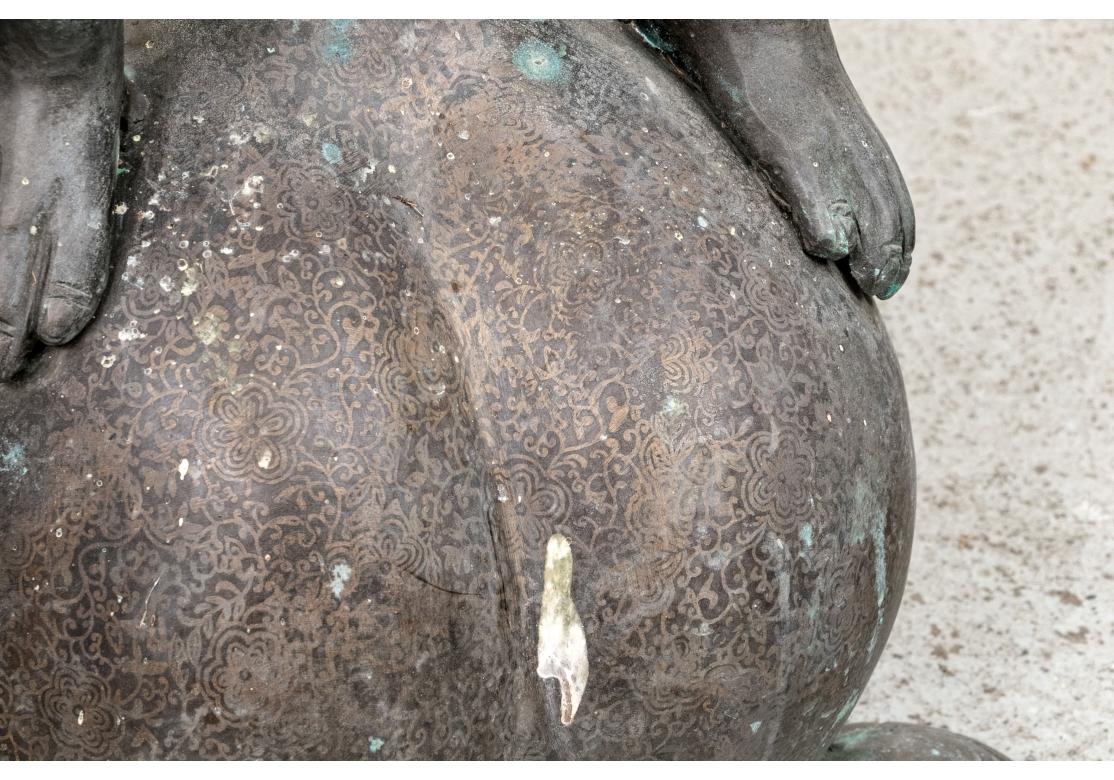 Coppia di figure di scimmie in bronzo fuso dell'Asia meridionale in vendita 4