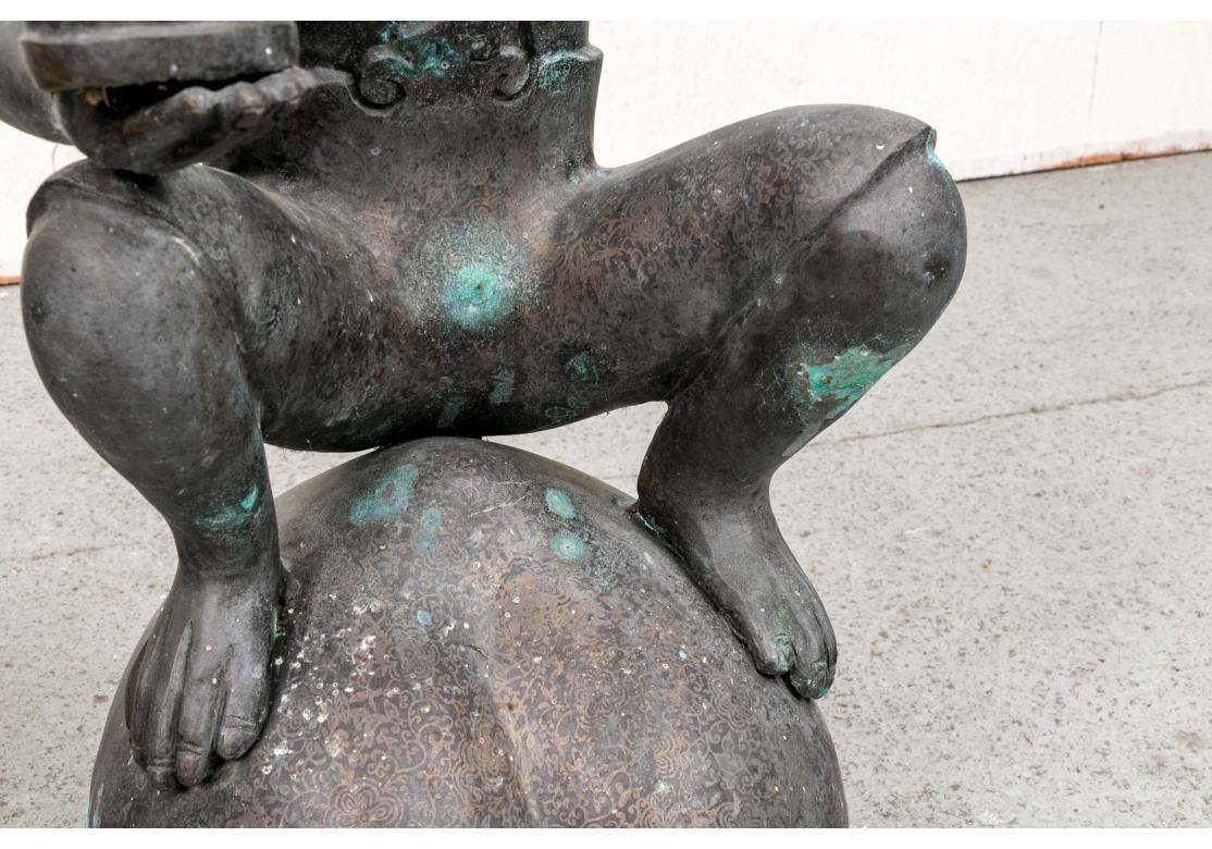 Coppia di figure di scimmie in bronzo fuso dell'Asia meridionale in vendita 7