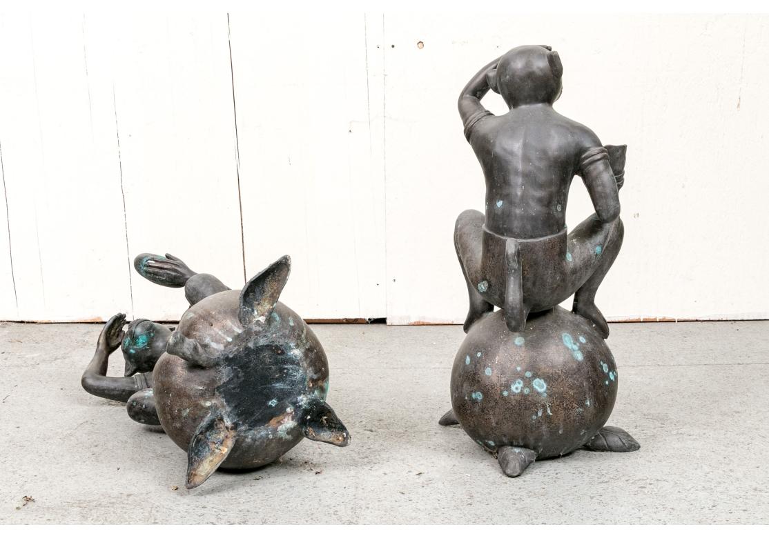 Coppia di figure di scimmie in bronzo fuso dell'Asia meridionale in vendita 9