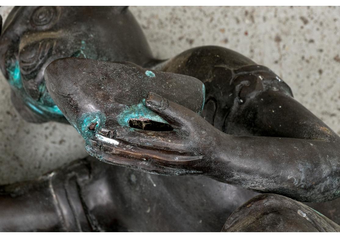 Coppia di figure di scimmie in bronzo fuso dell'Asia meridionale in vendita 10