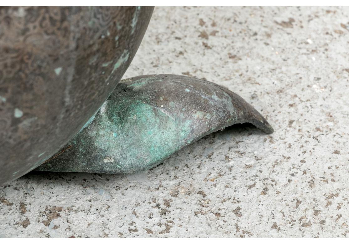 Coppia di figure di scimmie in bronzo fuso dell'Asia meridionale in vendita 11