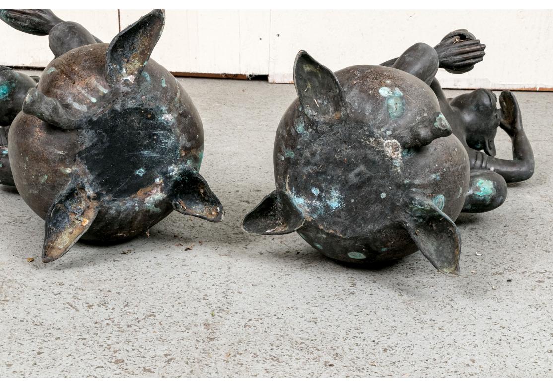 Coppia di figure di scimmie in bronzo fuso dell'Asia meridionale in vendita 12