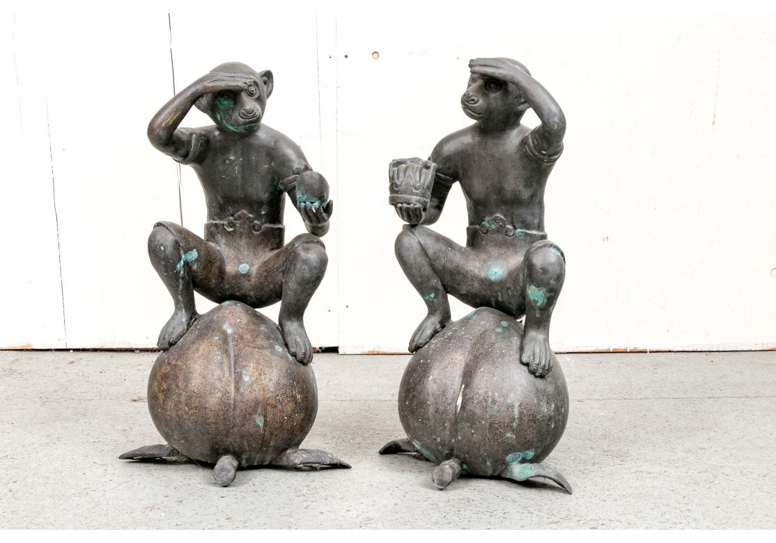 Asiatico Coppia di figure di scimmie in bronzo fuso dell'Asia meridionale in vendita