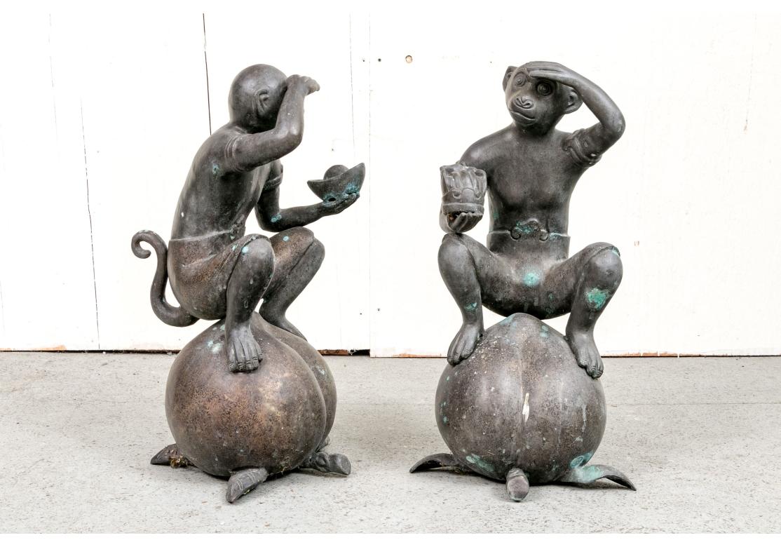 Calco Coppia di figure di scimmie in bronzo fuso dell'Asia meridionale in vendita