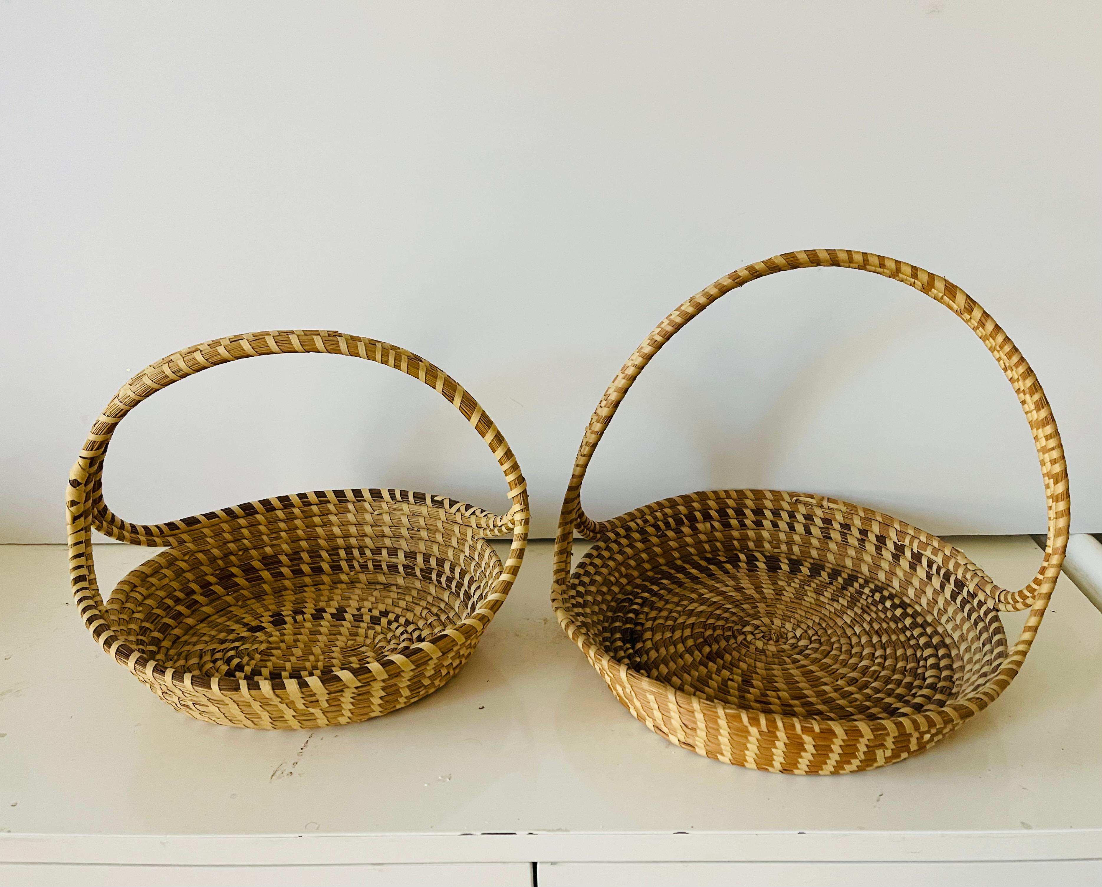 Pair of South Carolina Handmade Straw Baskets In Good Condition For Sale In Boca Raton, FL