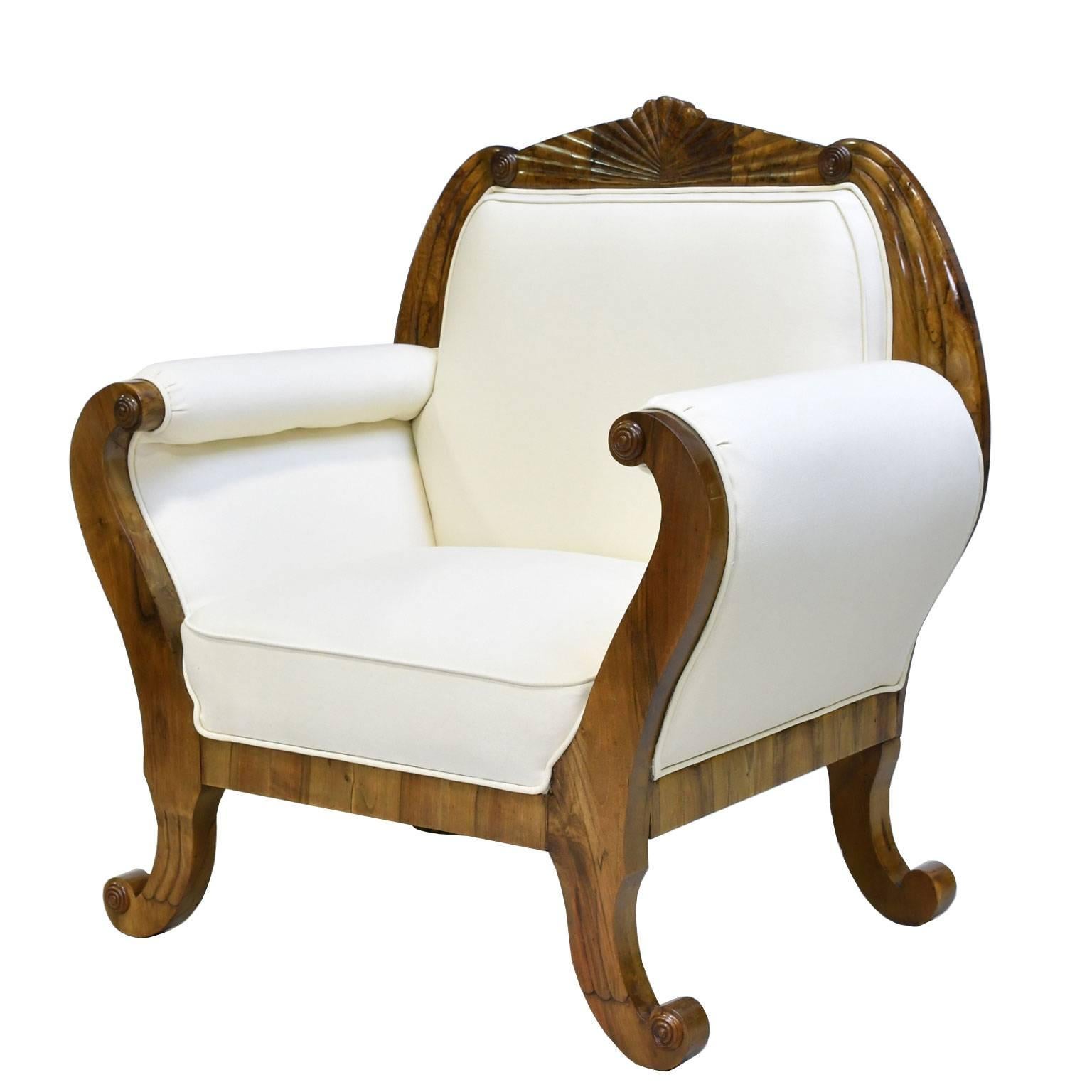 Pair of South German Biedermeier Armchairs or Bergères in Walnut, circa 1830 For Sale 2