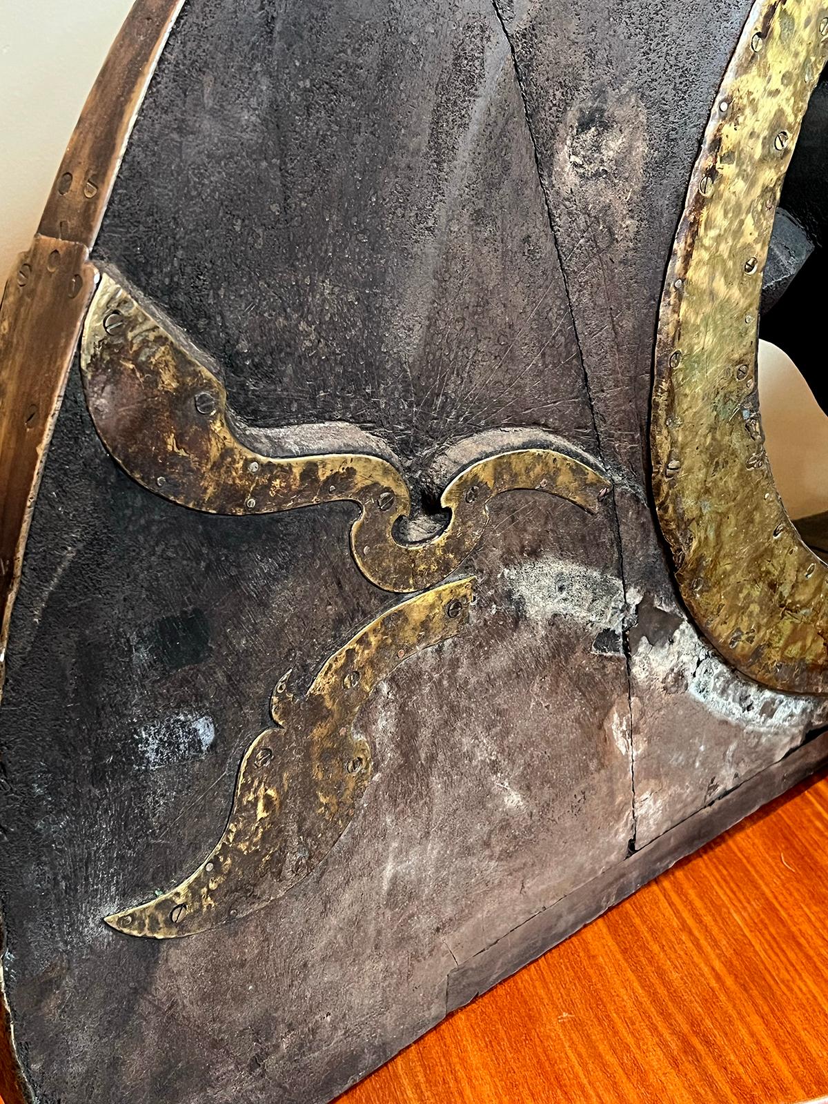 Intagliato a mano Coppia di prue di barca a serpente dell'India meridionale intagliate a mano a prua e a poppa in vendita