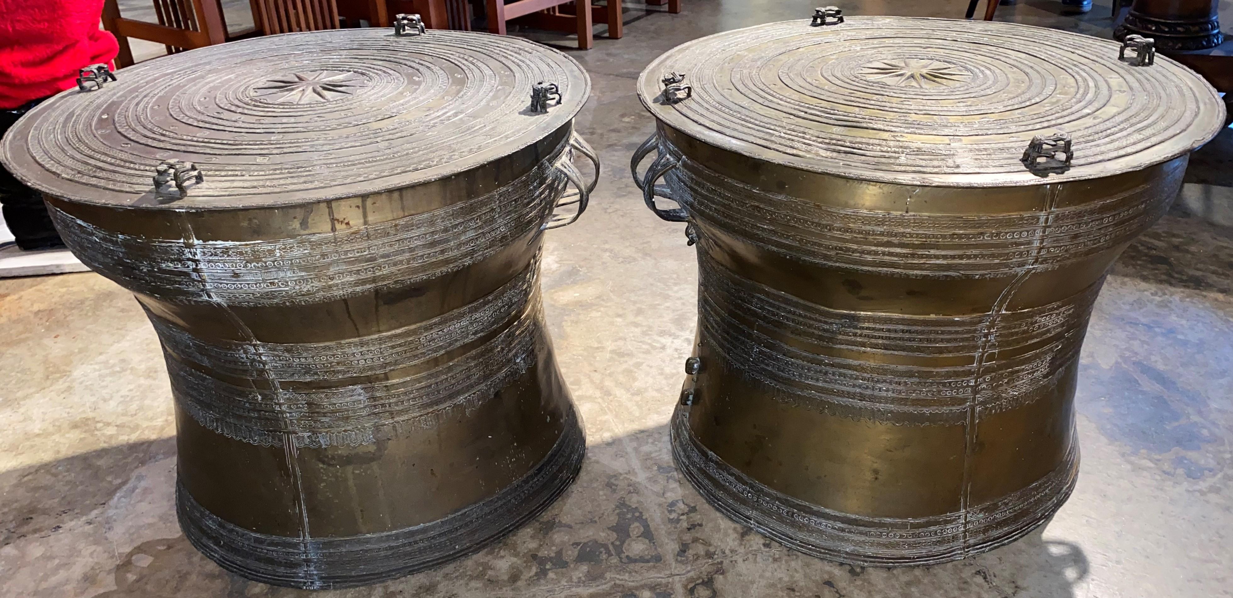 Moulage Paire de tambours de pluie en bronze d'Asie du Sud-Est en vente