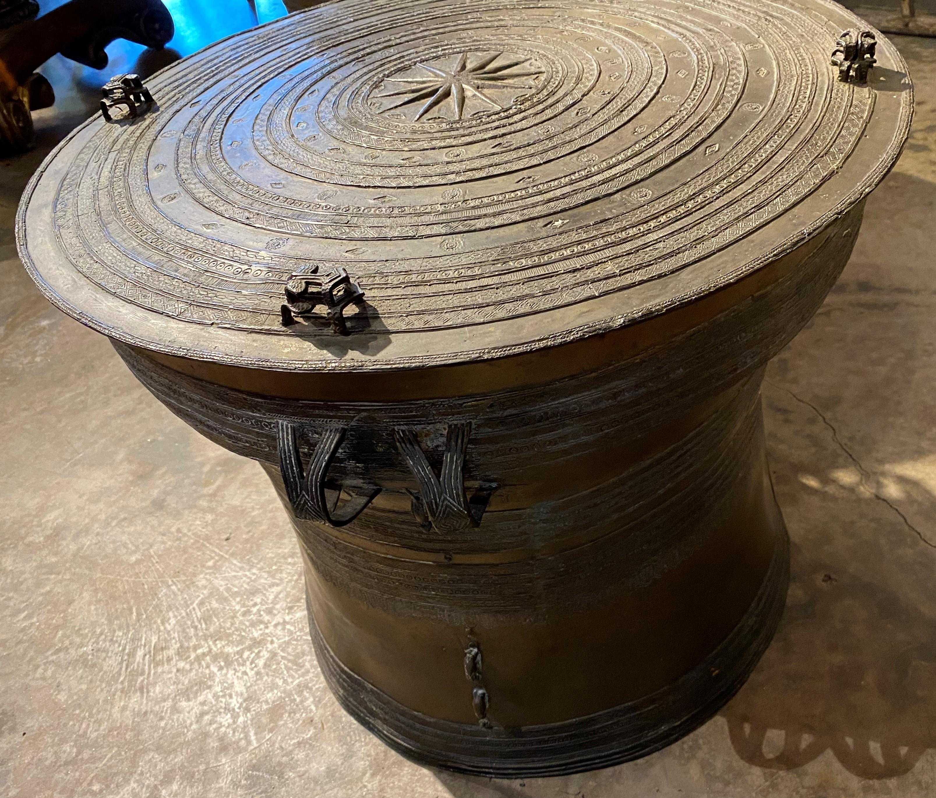 Paire de tambours de pluie en bronze d'Asie du Sud-Est Bon état - En vente à Milford, NH
