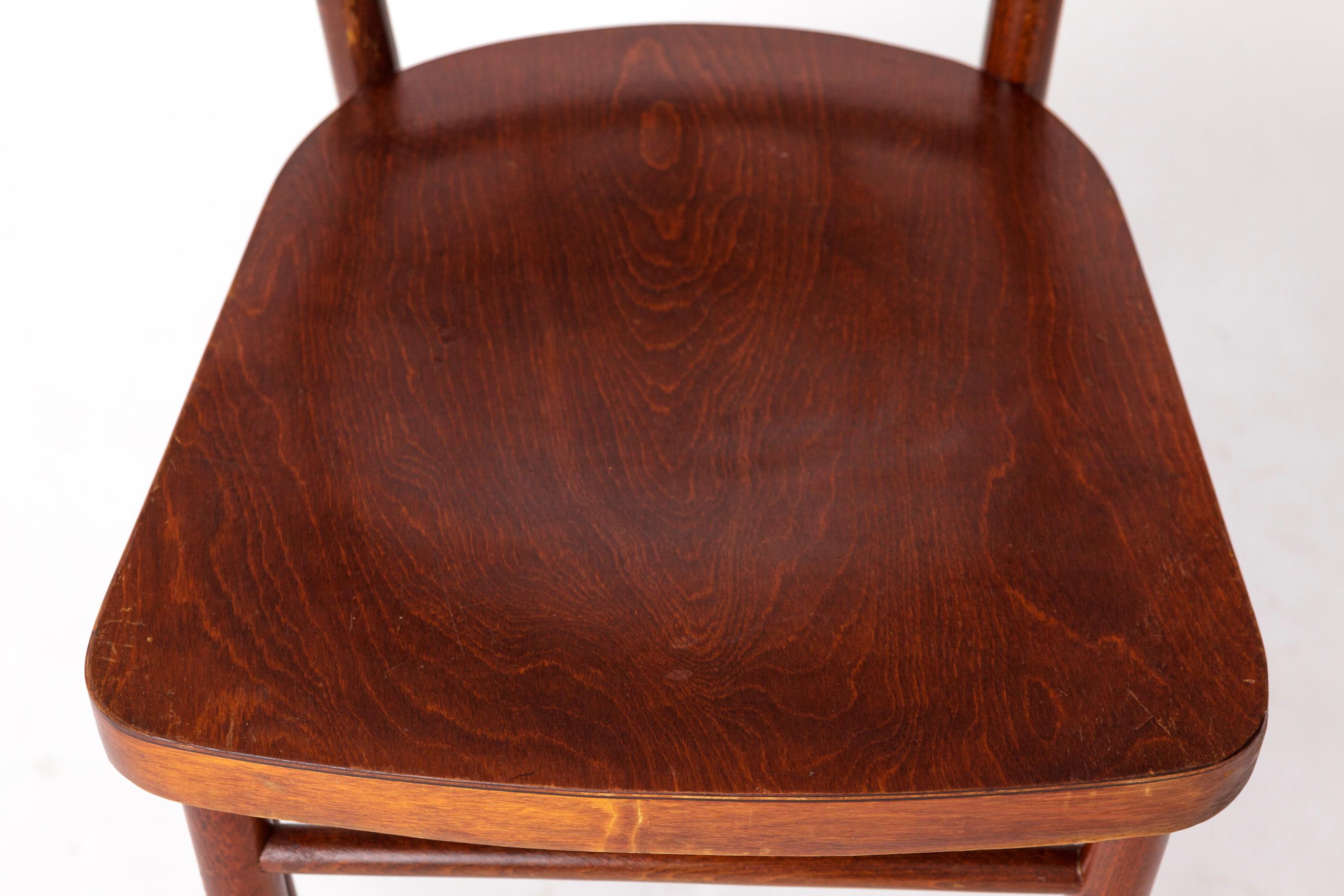 Bielorusso Coppia di sedie da pranzo sovietiche in Beeche - 1978 Vintage, struttura in Wood rinnovata in vendita