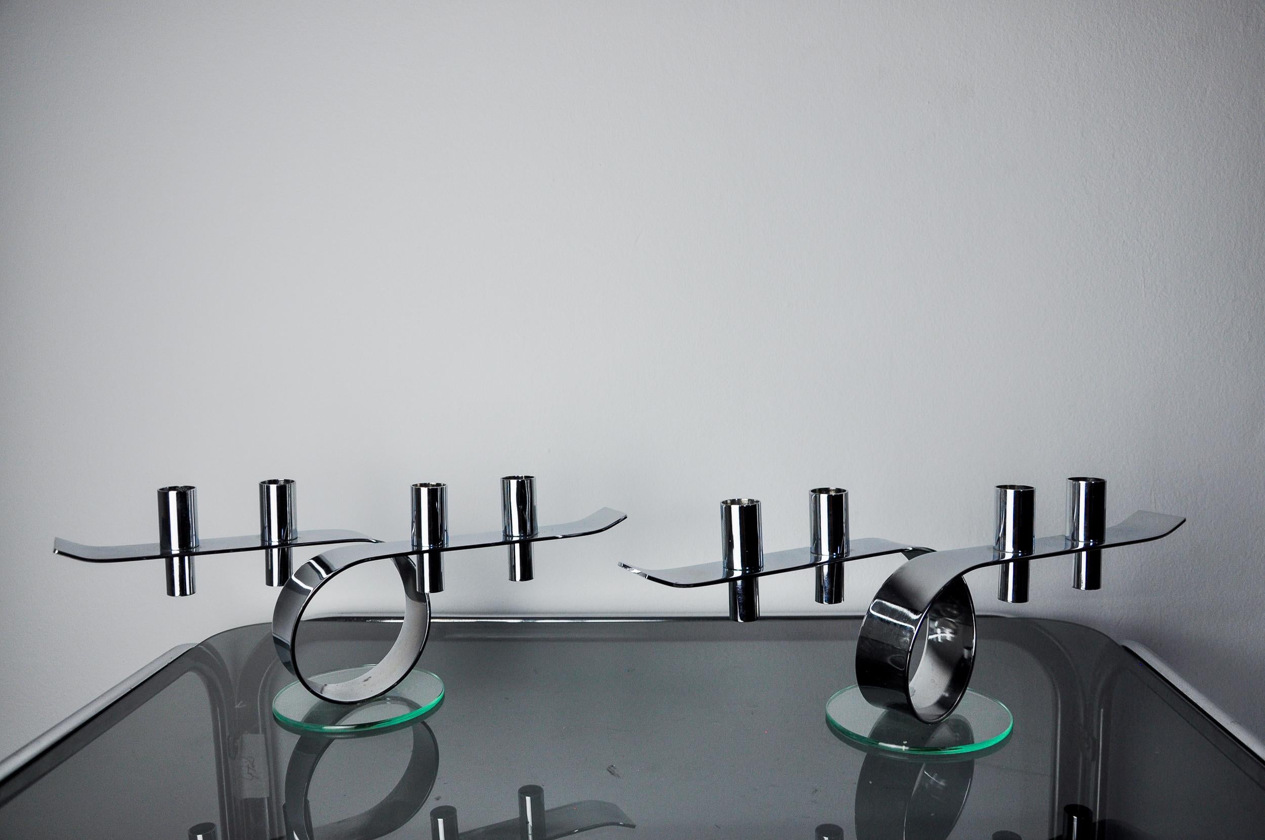 Pareja de candelabros de 4 llamas de la era espacial, vidrio y metal, Alemania, 1980 Regencia de Hollywood en venta