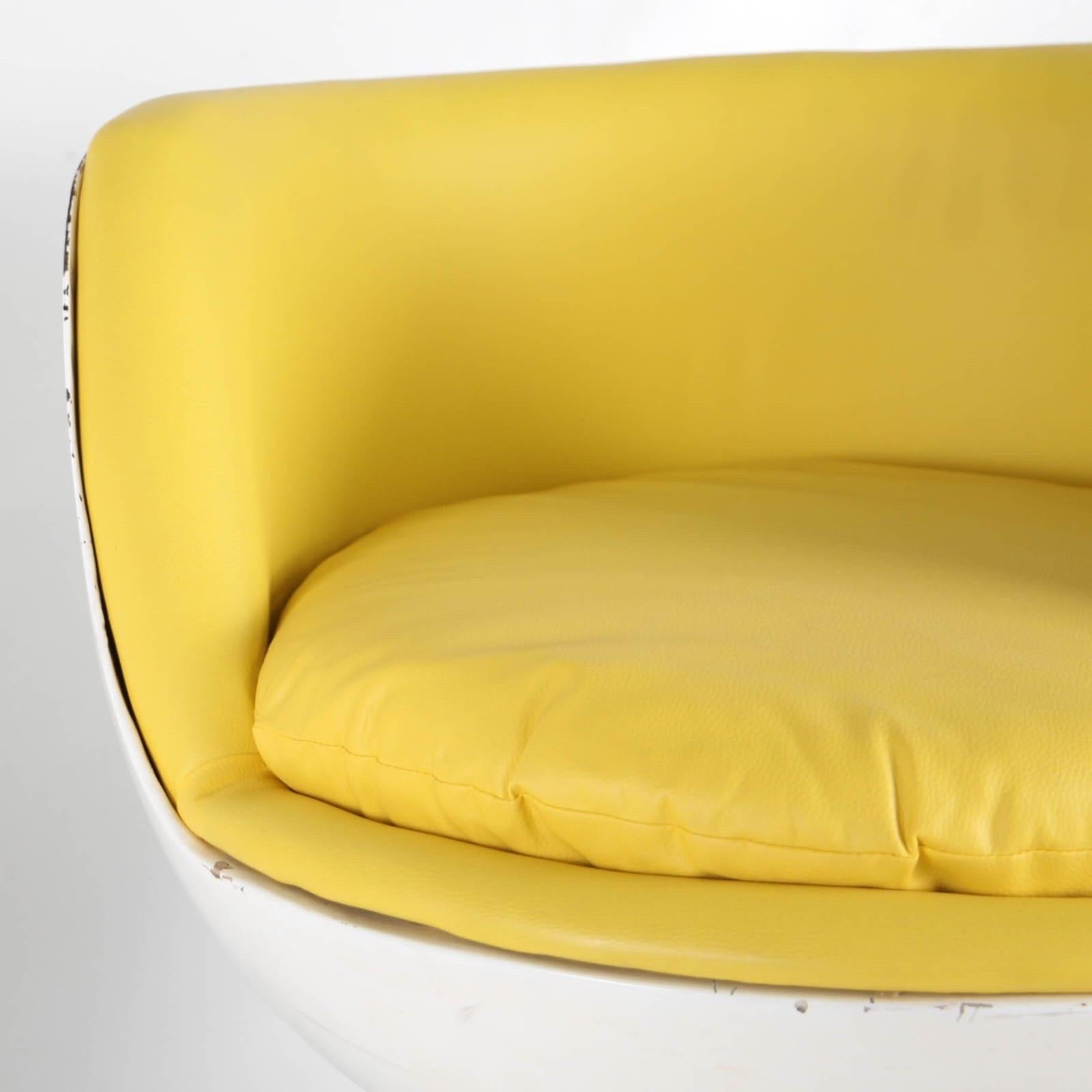 Paire de fauteuils A Space âge en vente 5