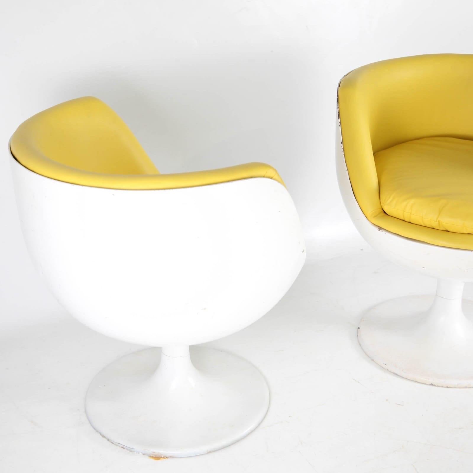 Paire de fauteuils A Space âge en vente 6
