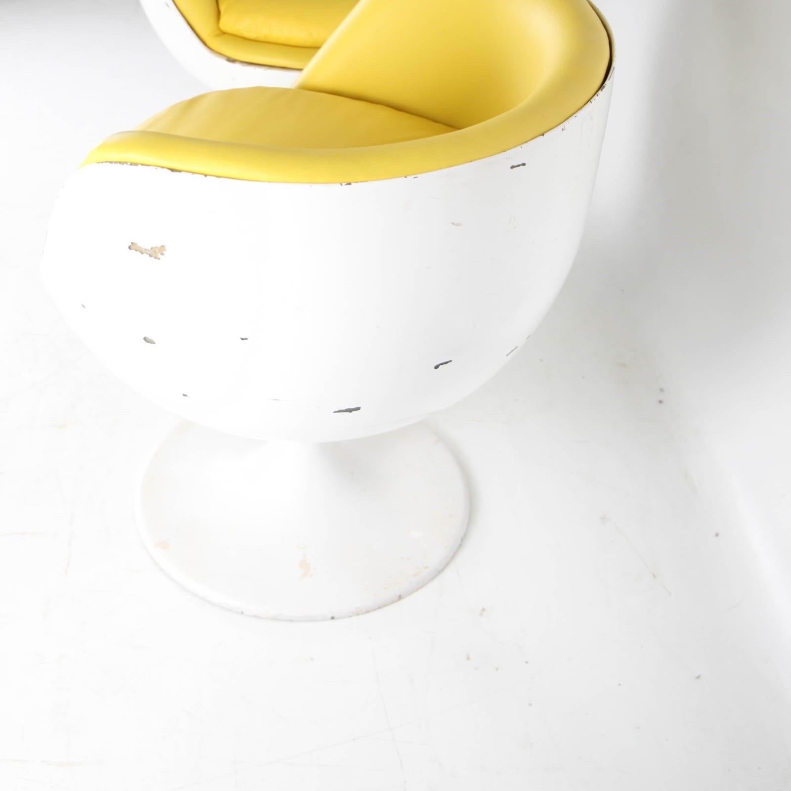 Paire de fauteuils A Space âge en vente 8