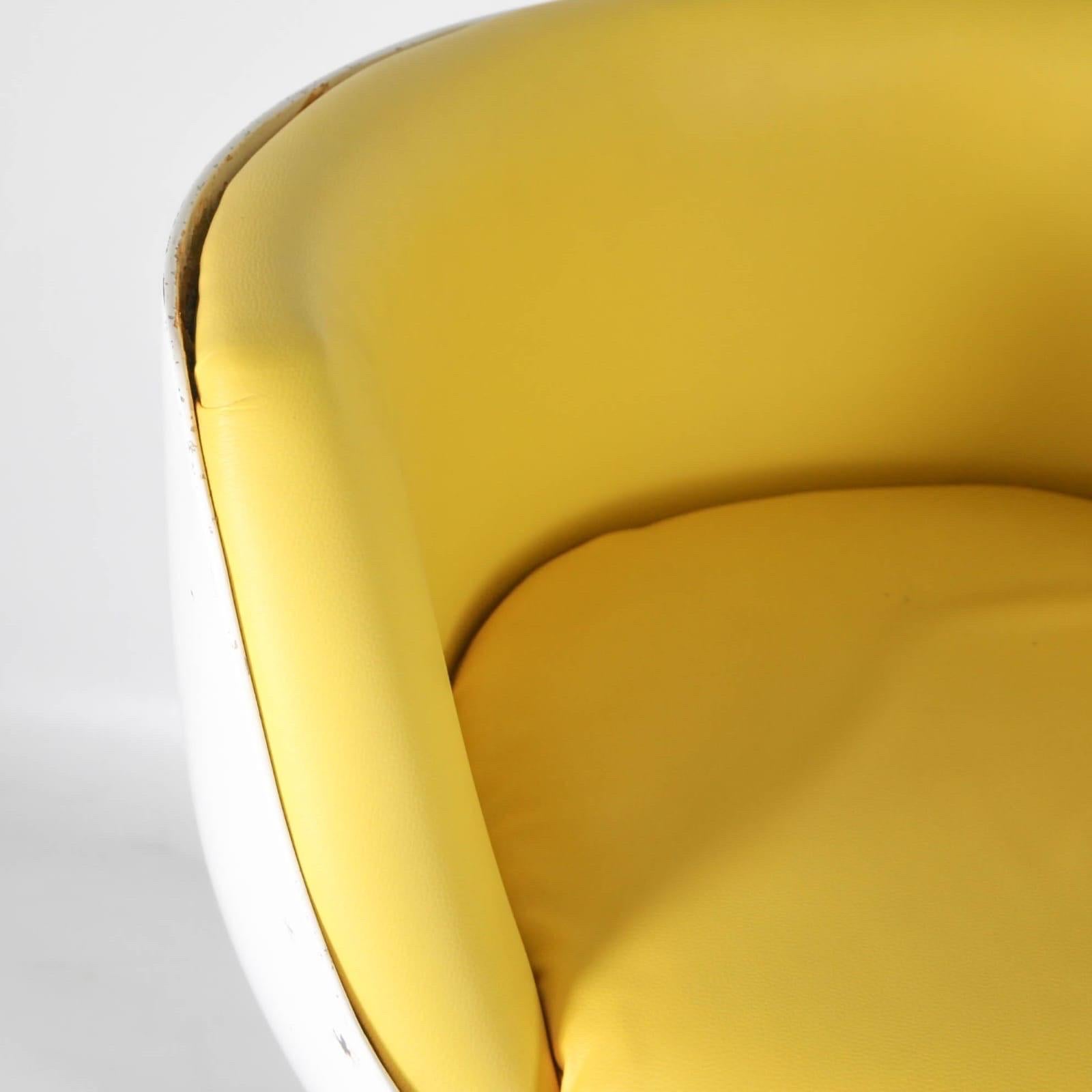 Paire de fauteuils A Space âge en vente 4