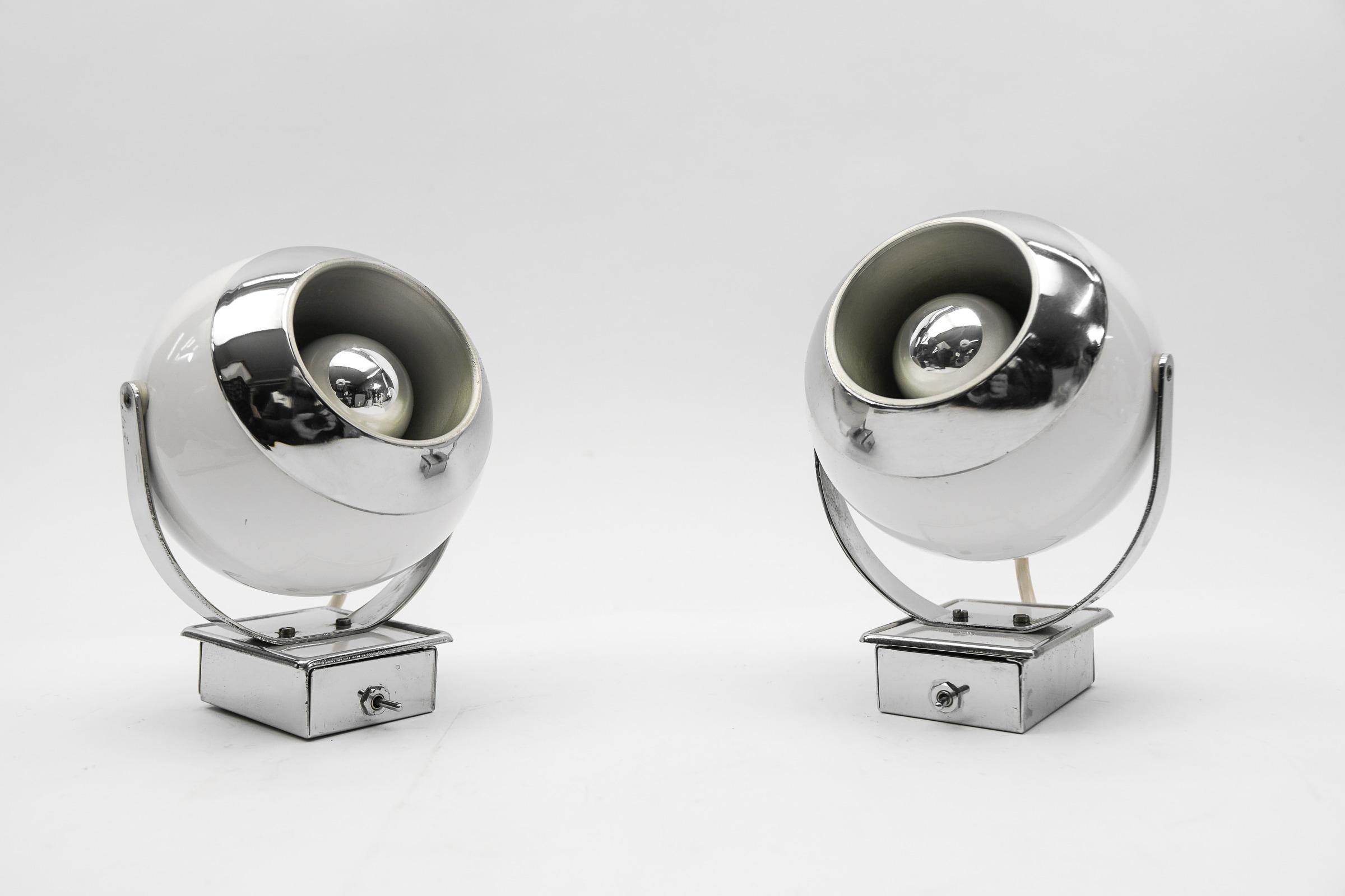 Pair of Space Age Ball Wall Lamps in White and Chrome, 1970s For Sale 4