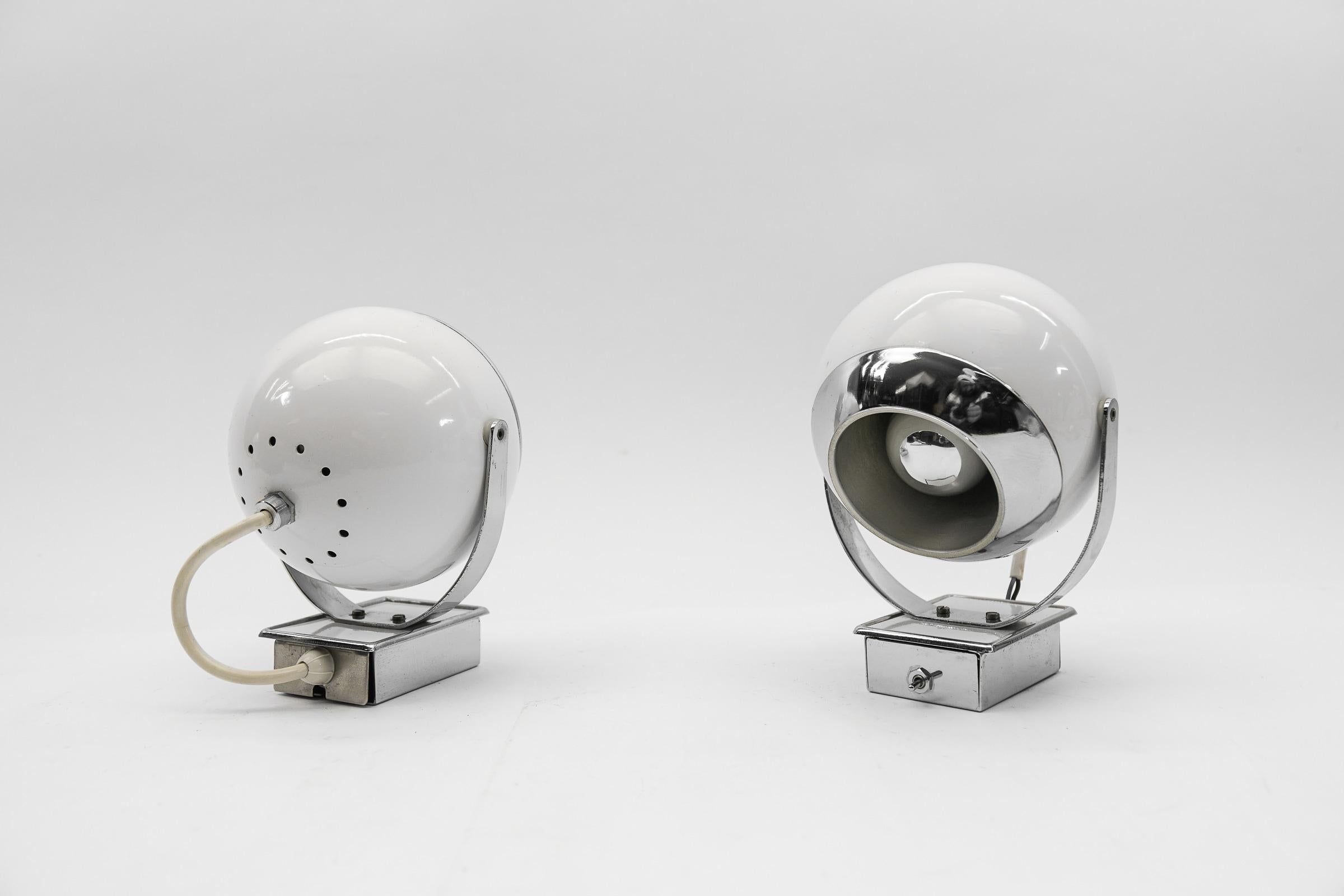 Mid-Century Modern Pair of Space Age Ball Wall Lamps in White and Chrome, 1970s For Sale