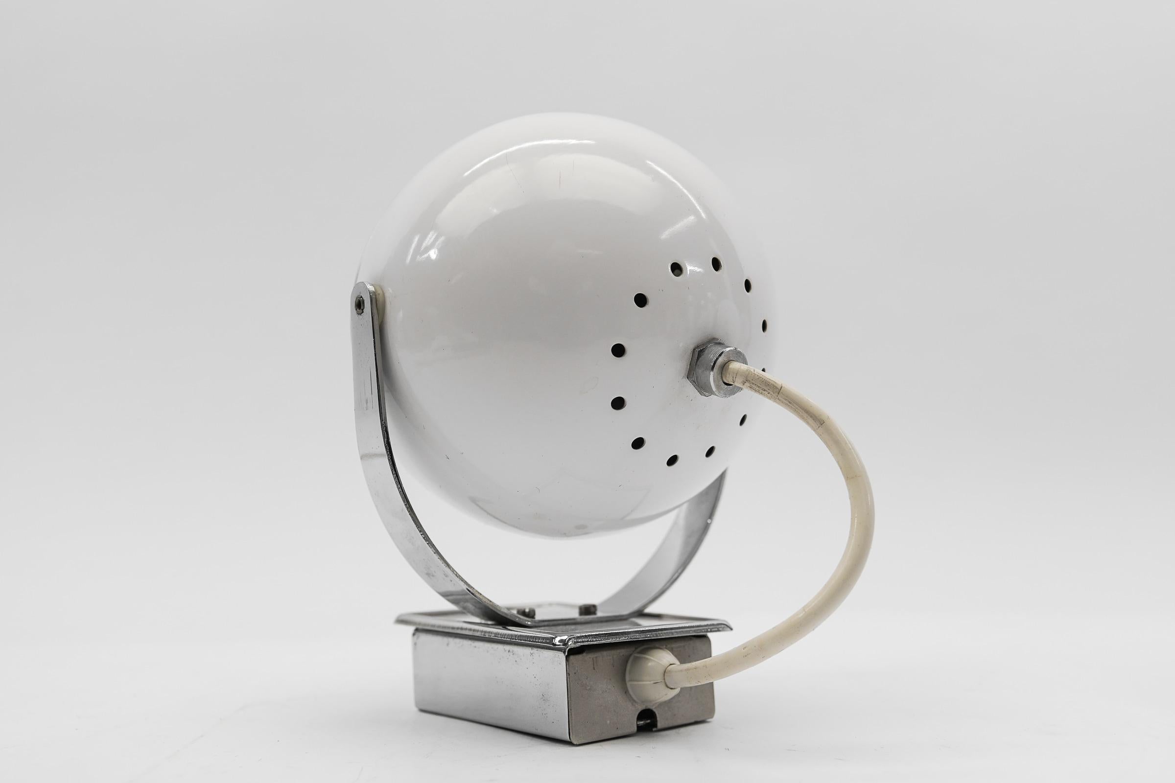 Pair of Space Age Ball Wall Lamps in White and Chrome, 1970s For Sale 1